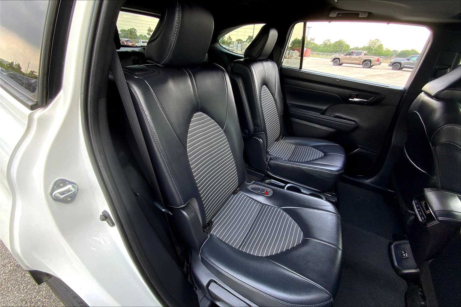 2022 Toyota Highlander XSE Wind Chill Pearl at Group 1 Toyota Southwest