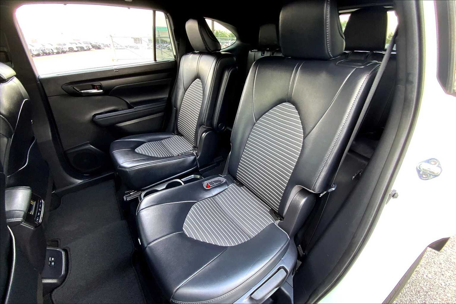 2022 Toyota Highlander XSE Wind Chill Pearl at Group 1 Toyota Southwest