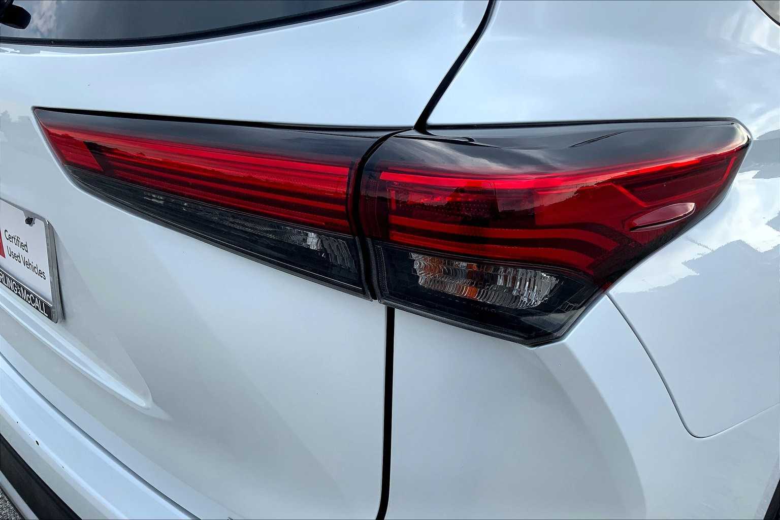 2022 Toyota Highlander XSE Wind Chill Pearl at Group 1 Toyota Southwest