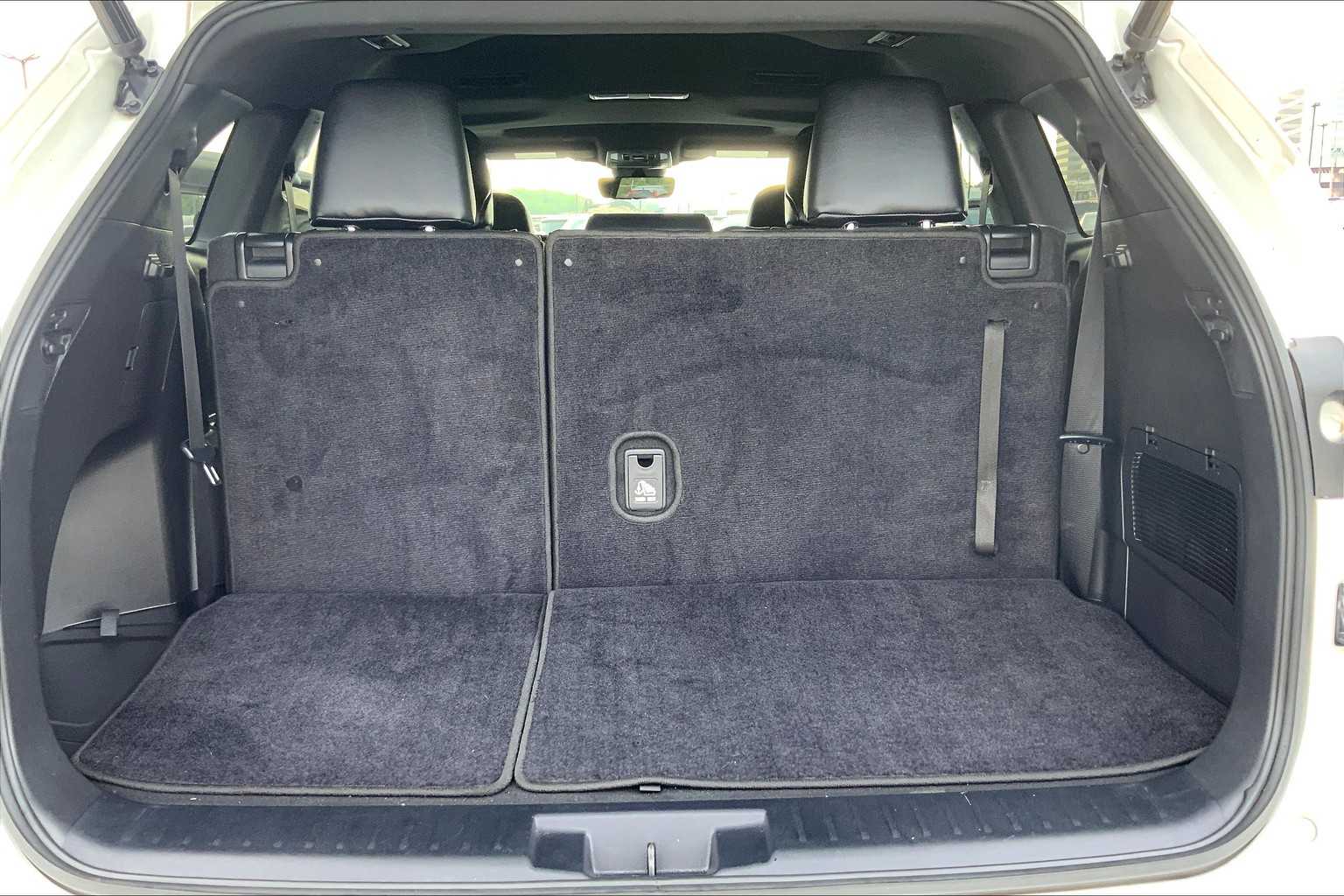 2022 Toyota Highlander XSE Wind Chill Pearl at Group 1 Toyota Southwest