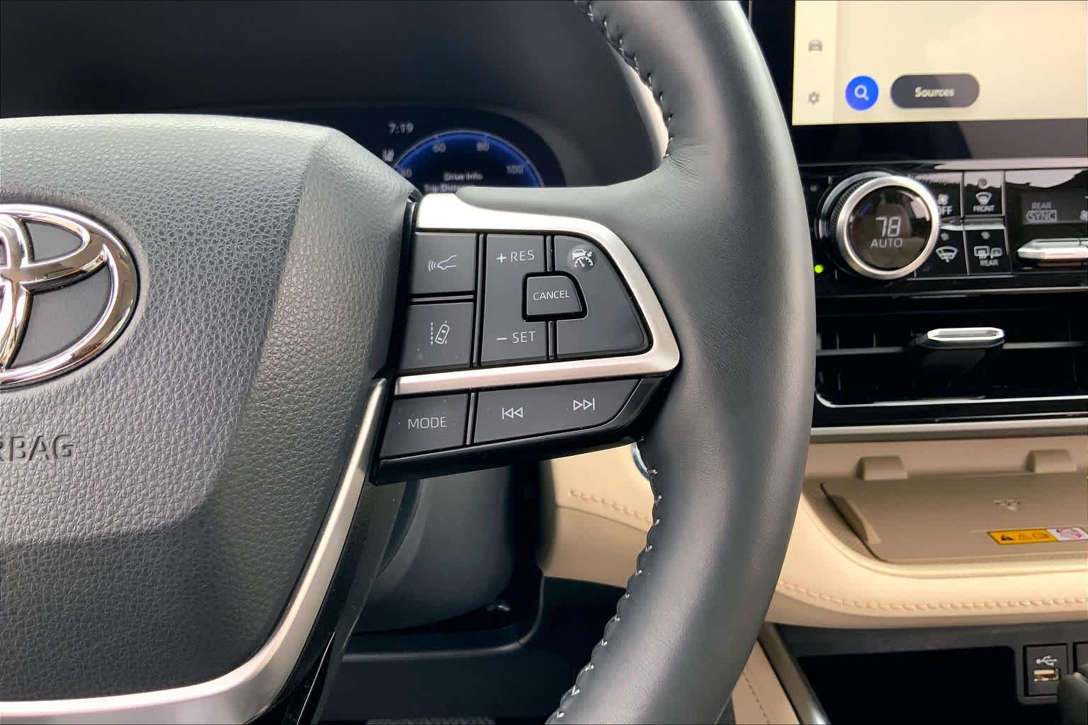 2023 Toyota Highlander Hybrid Limited Wind Chill Pearl at AutoNation USA Katy