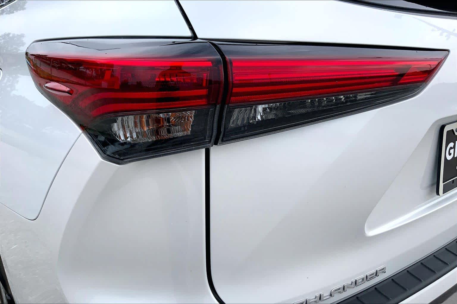2023 Toyota Highlander Hybrid Limited Wind Chill Pearl at AutoNation USA Katy