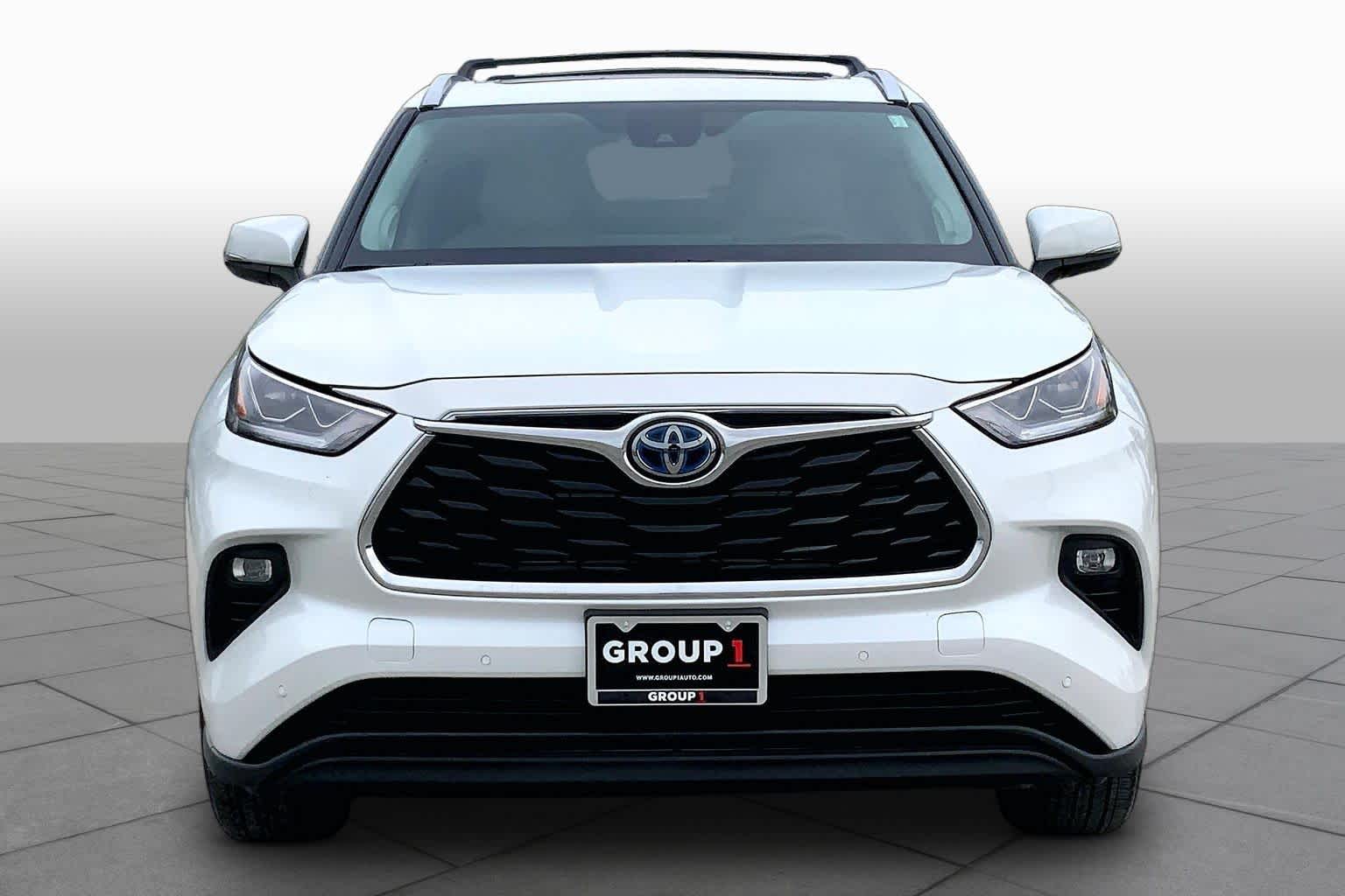 2023 Toyota Highlander Hybrid Limited Wind Chill Pearl at AutoNation USA Katy