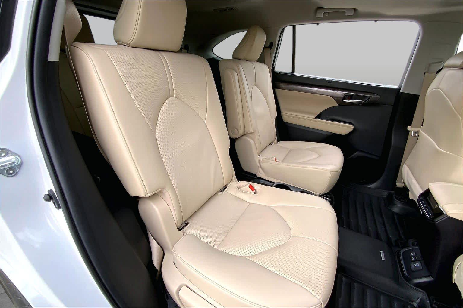 2023 Toyota Highlander Hybrid Limited Wind Chill Pearl at AutoNation USA Katy