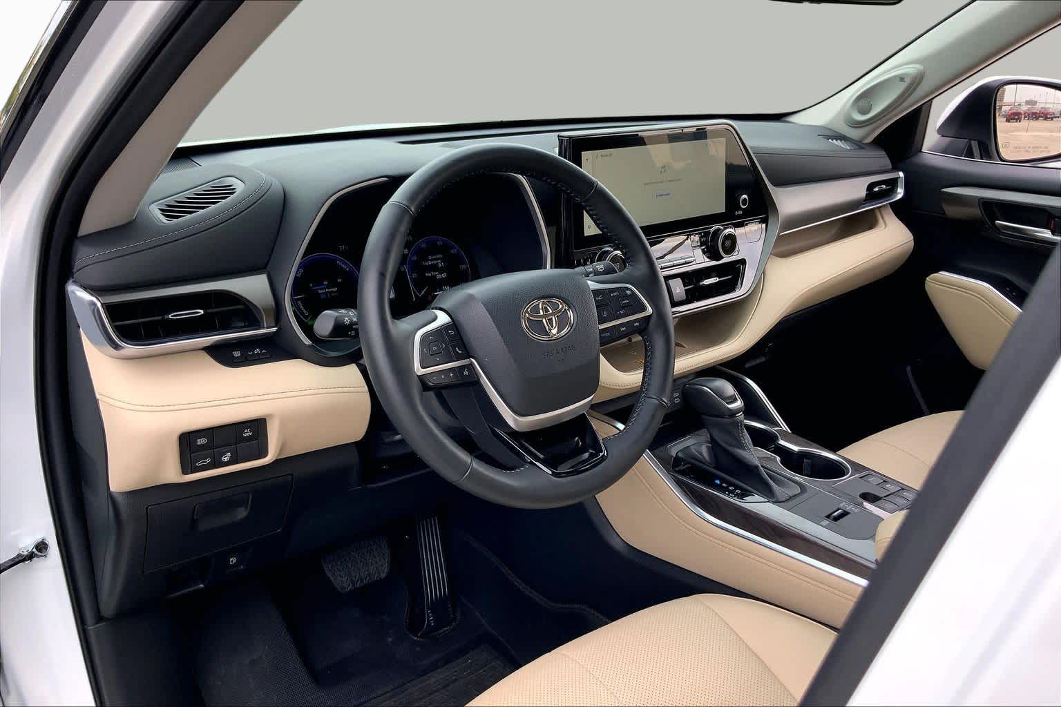 2023 Toyota Highlander Hybrid Limited Wind Chill Pearl at AutoNation USA Katy