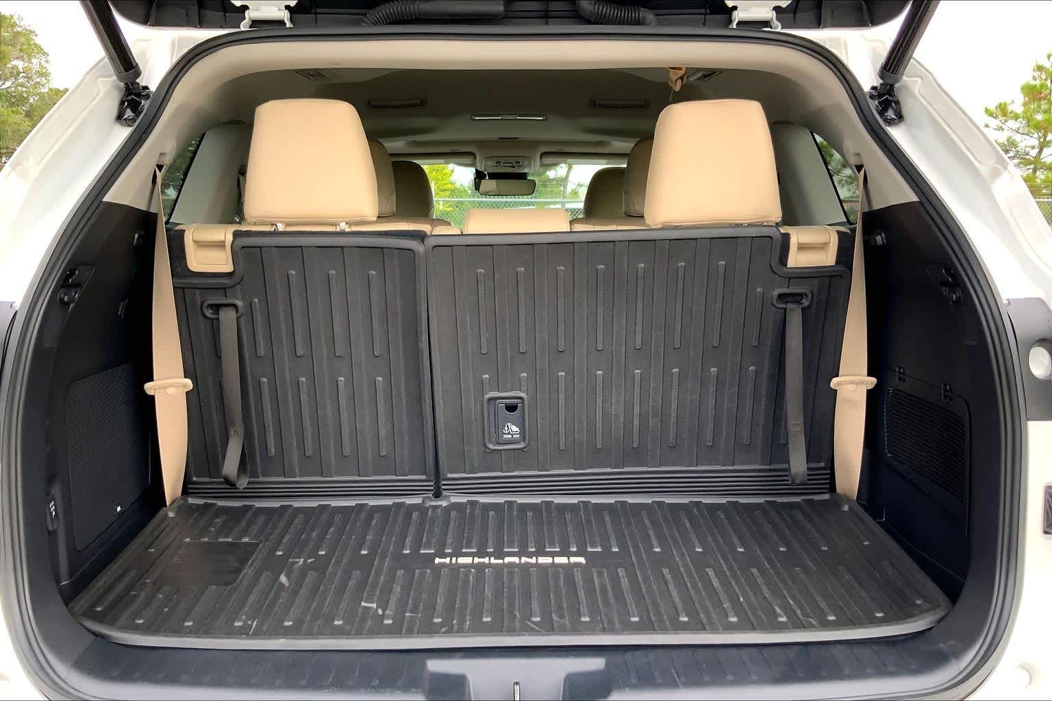 2023 Toyota Highlander Hybrid Limited Wind Chill Pearl at AutoNation USA Katy