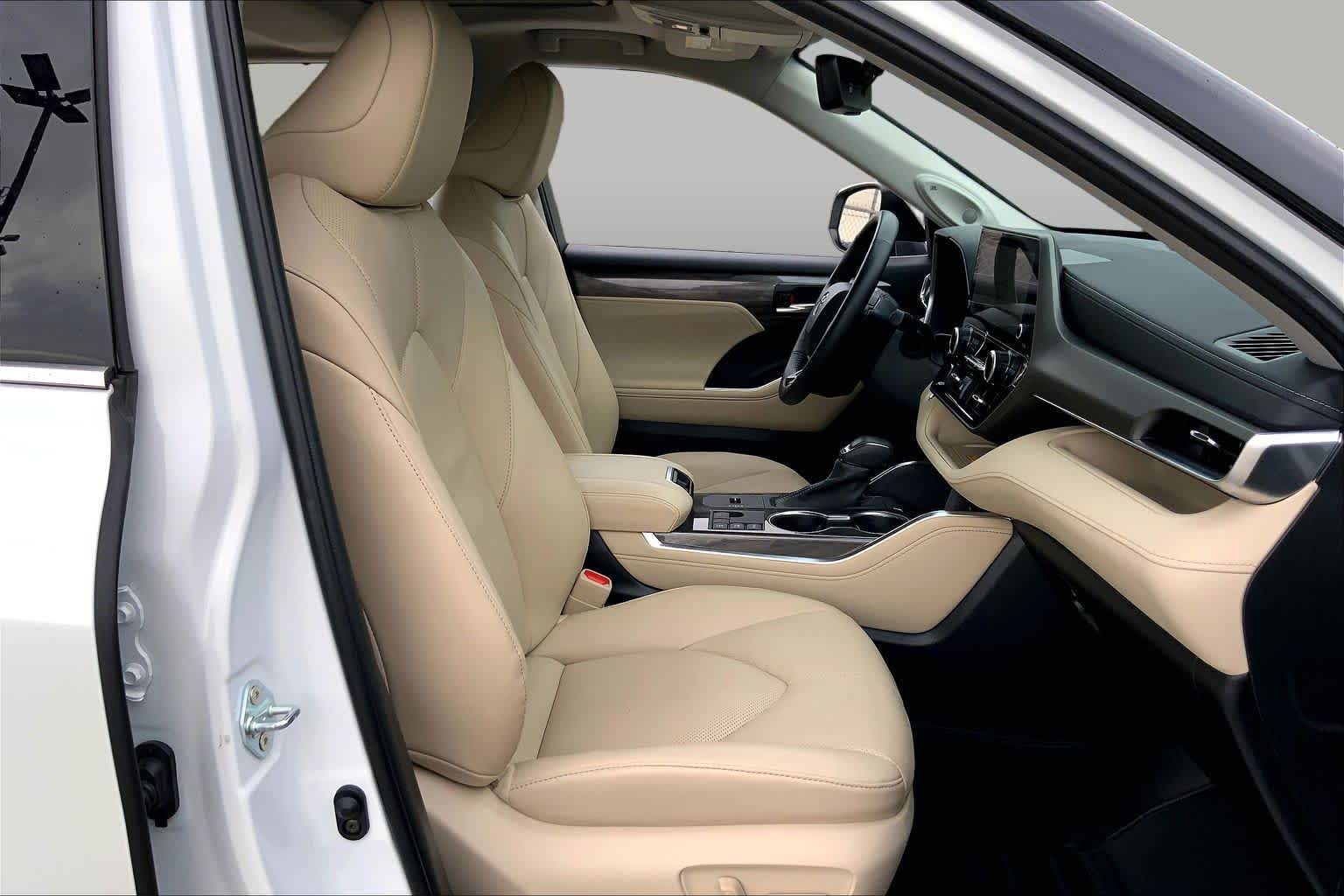 2023 Toyota Highlander Hybrid Limited Wind Chill Pearl at AutoNation USA Katy