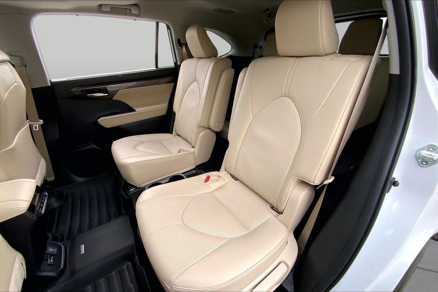 2023 Toyota Highlander Hybrid Limited Wind Chill Pearl at AutoNation USA Katy