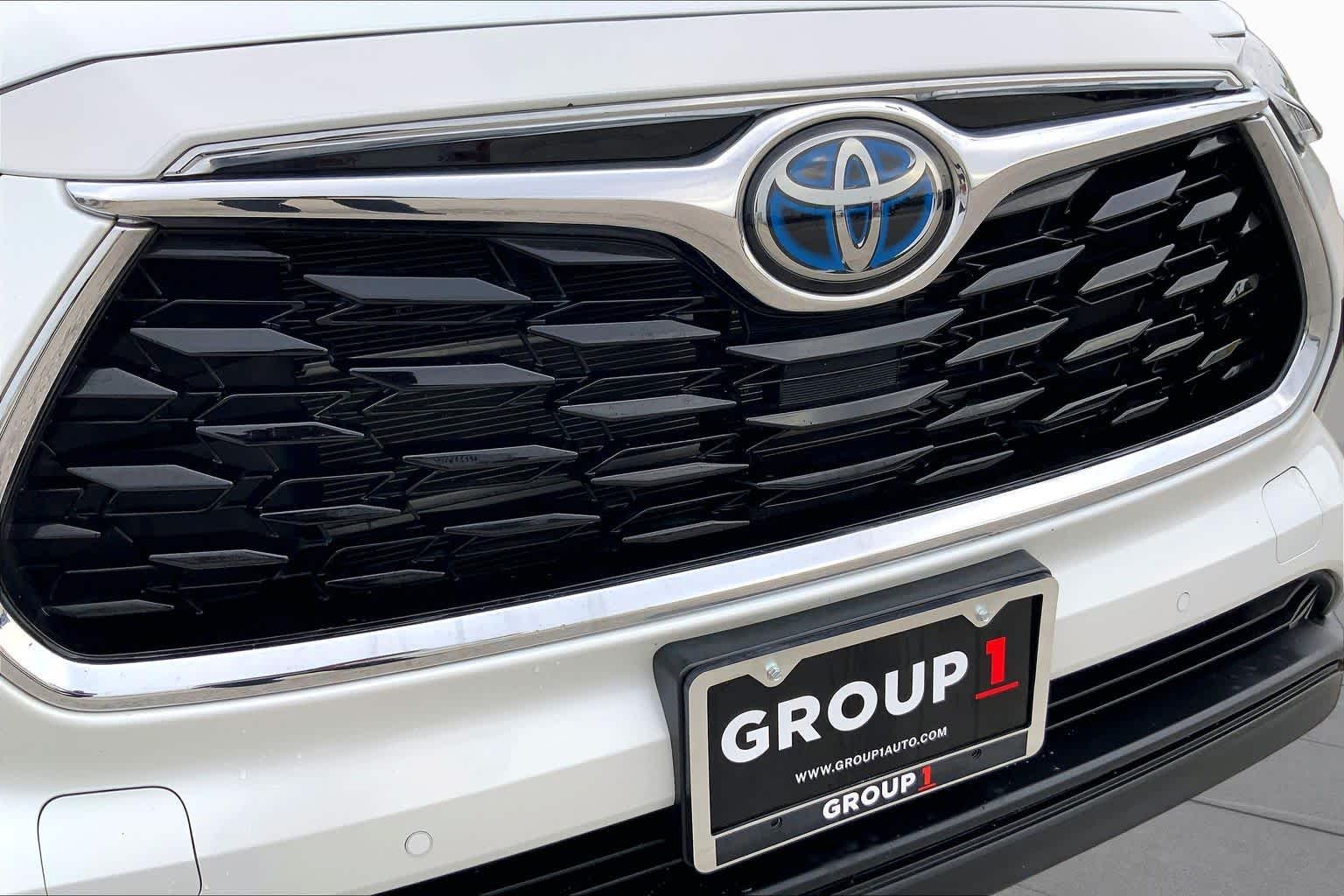 2023 Toyota Highlander Hybrid Limited Wind Chill Pearl at AutoNation USA Katy