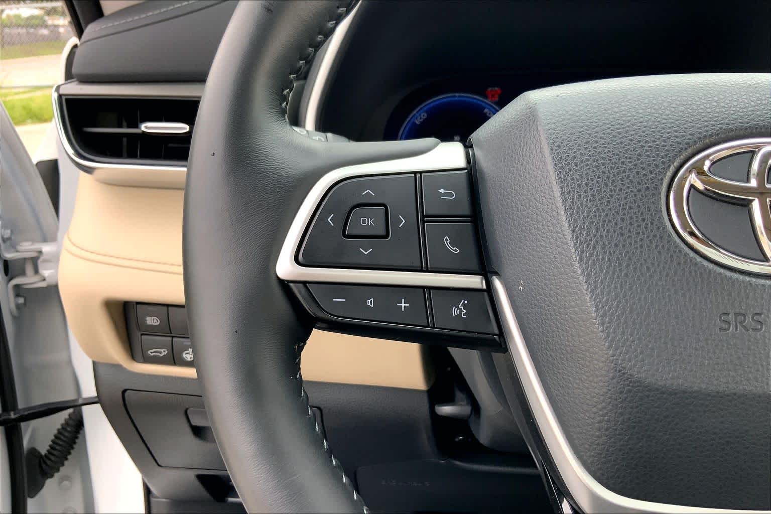2023 Toyota Highlander Hybrid Limited Wind Chill Pearl at AutoNation USA Katy