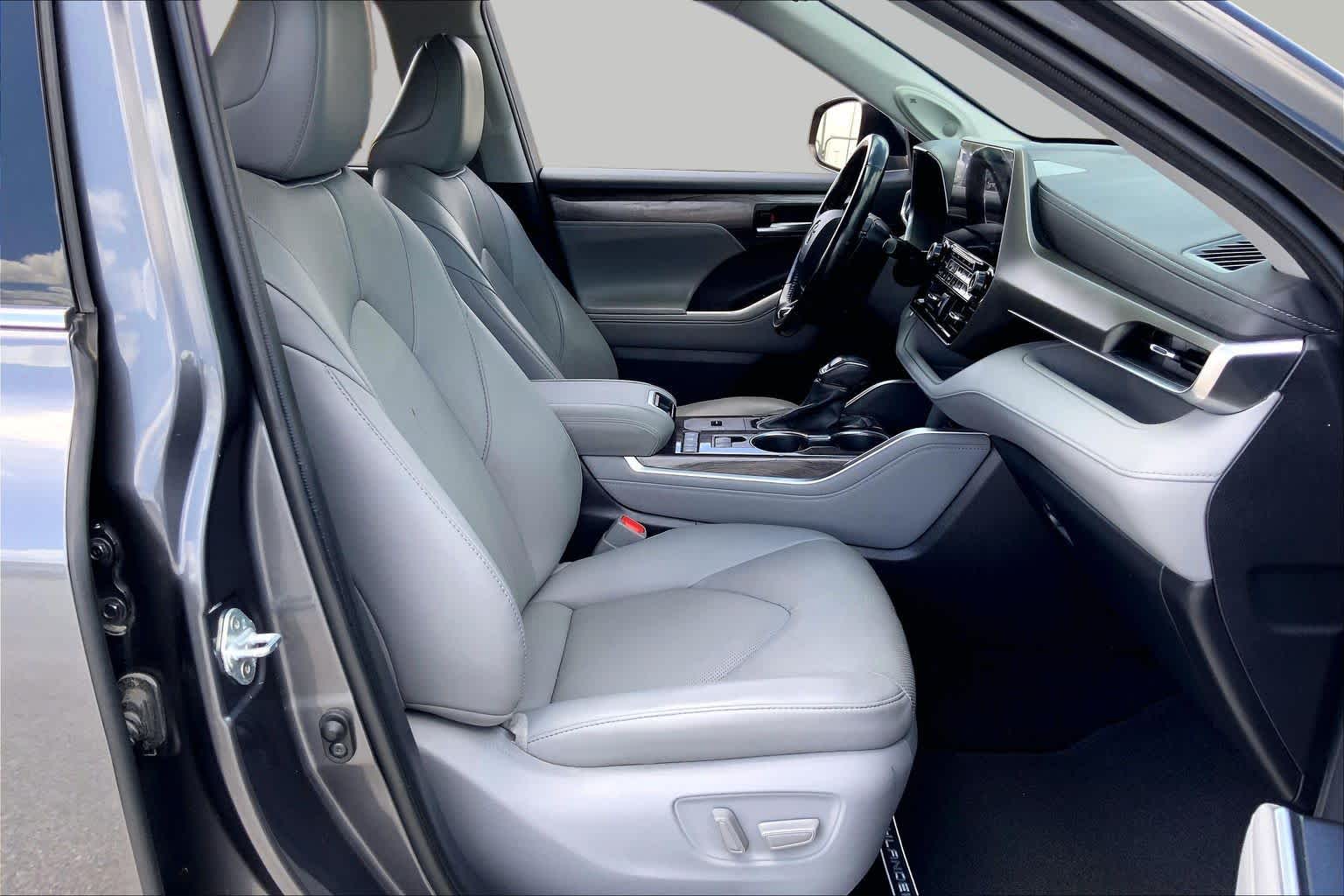 2021 Toyota Highlander Hybrid Limited Magnetic Gray Metallic at AutoNation USA Houston