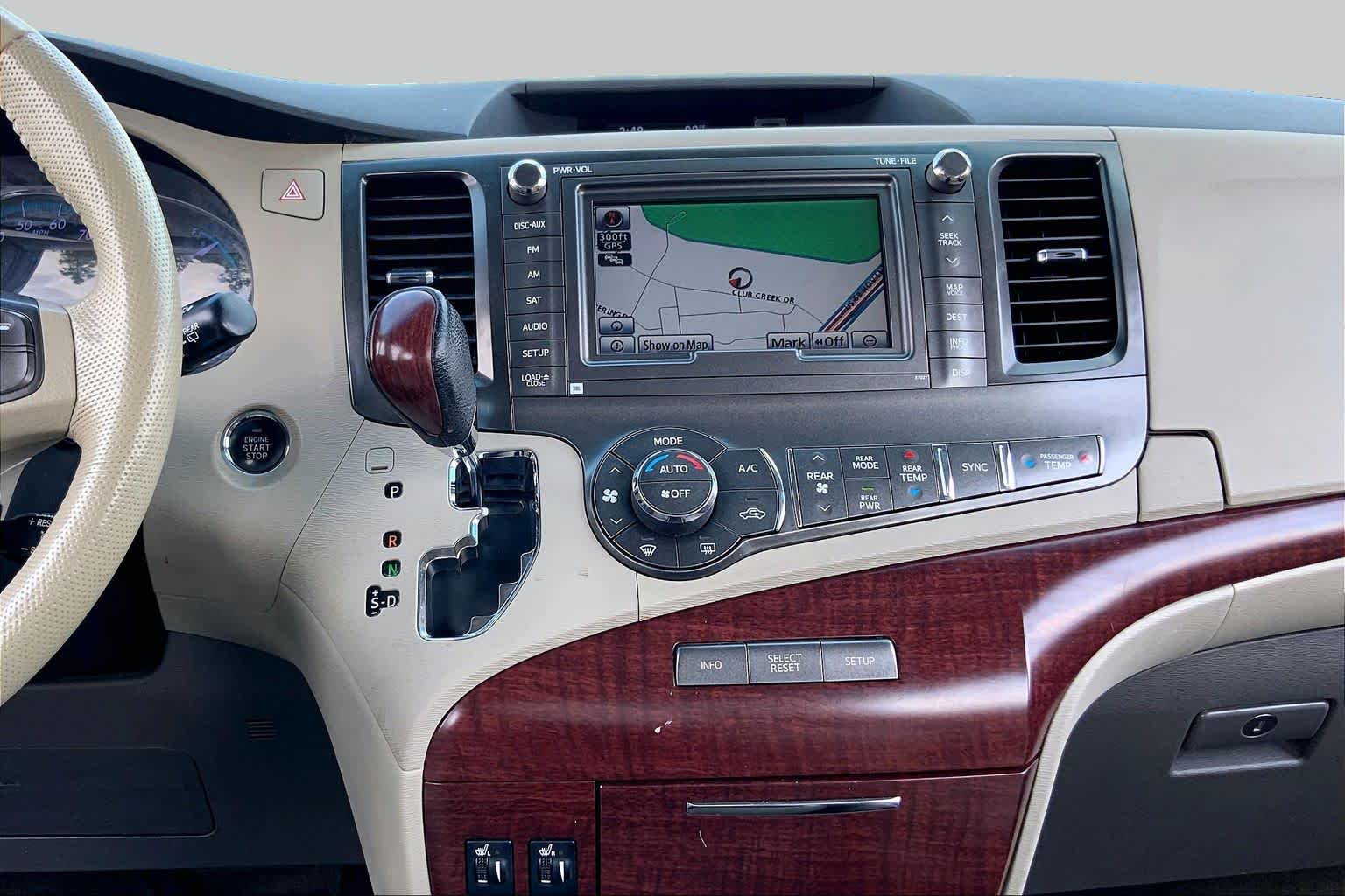 2011 Toyota Sienna photo 6 of 34