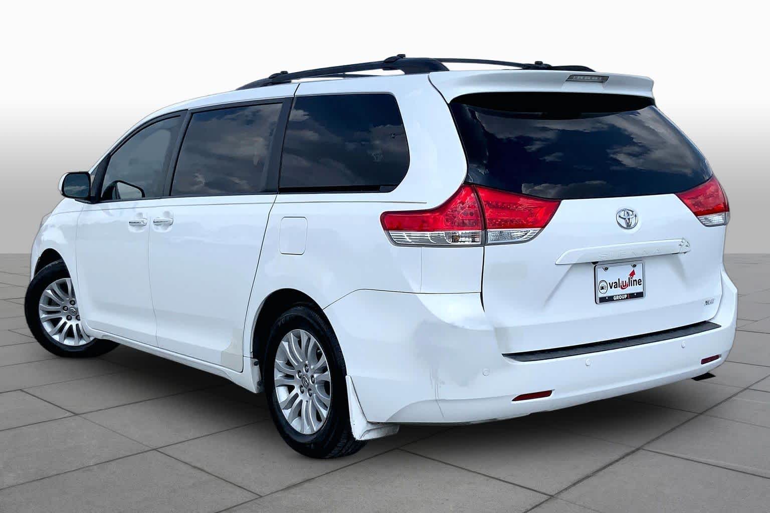 2011 Toyota Sienna photo 11 of 34