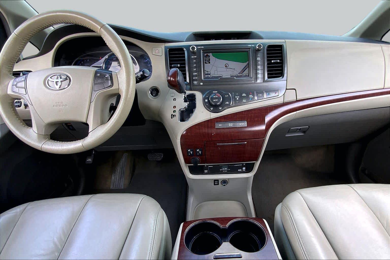 2011 Toyota Sienna photo 14 of 34