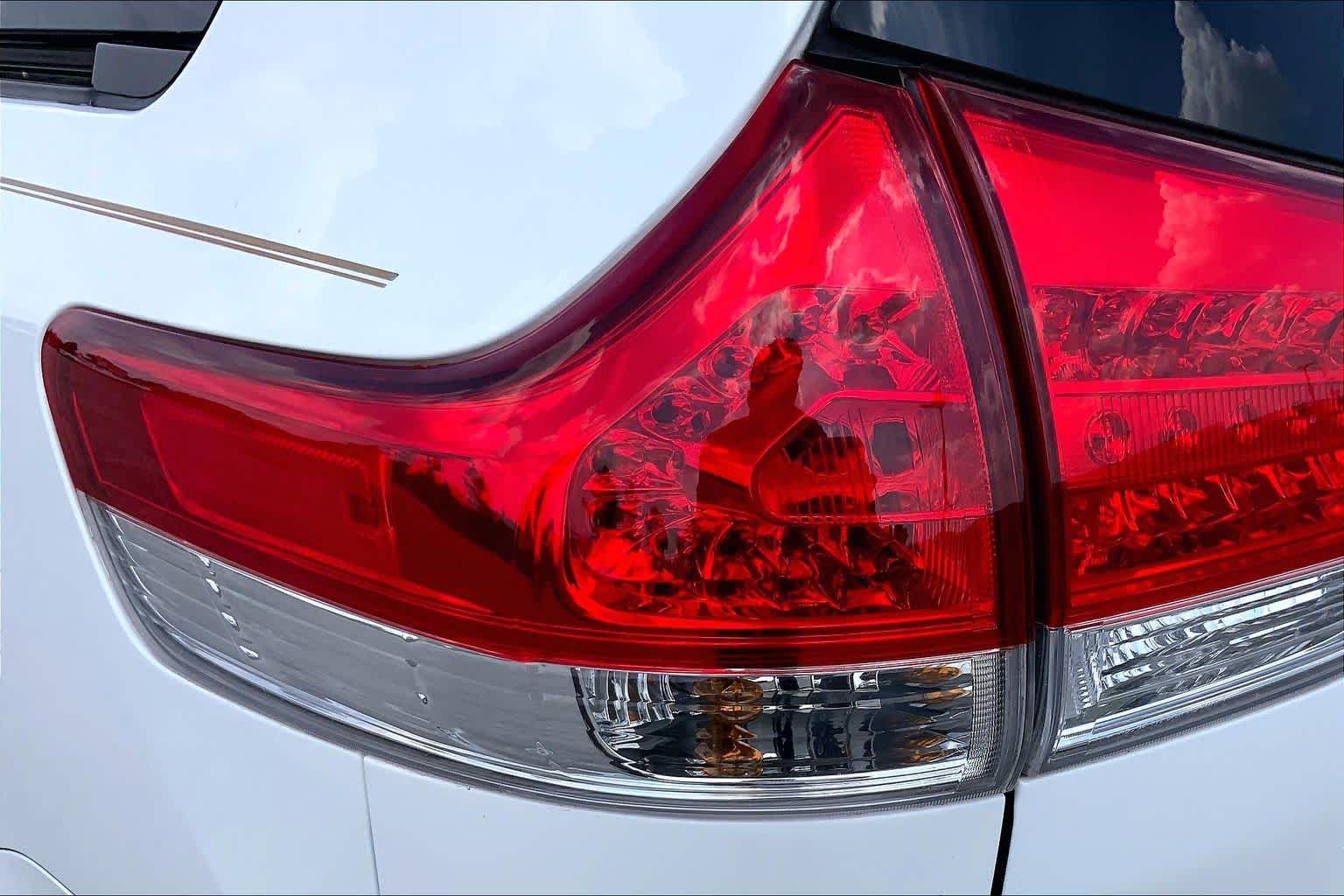 2011 Toyota Sienna photo 27 of 34
