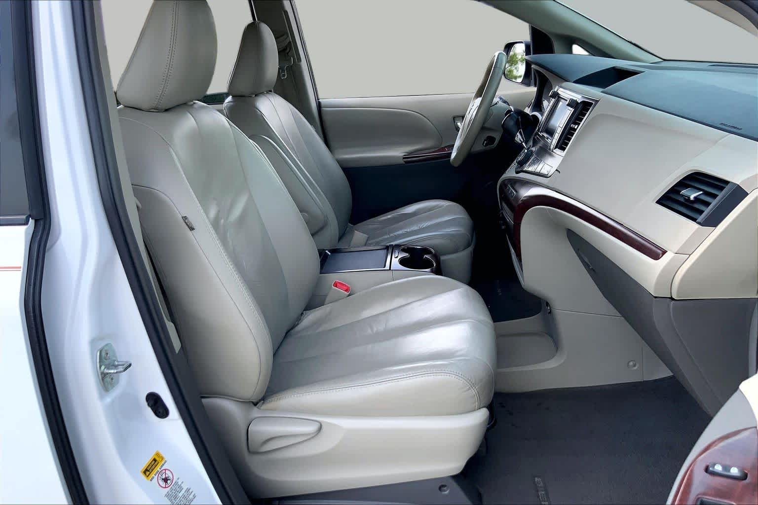2011 Toyota Sienna photo 8 of 34