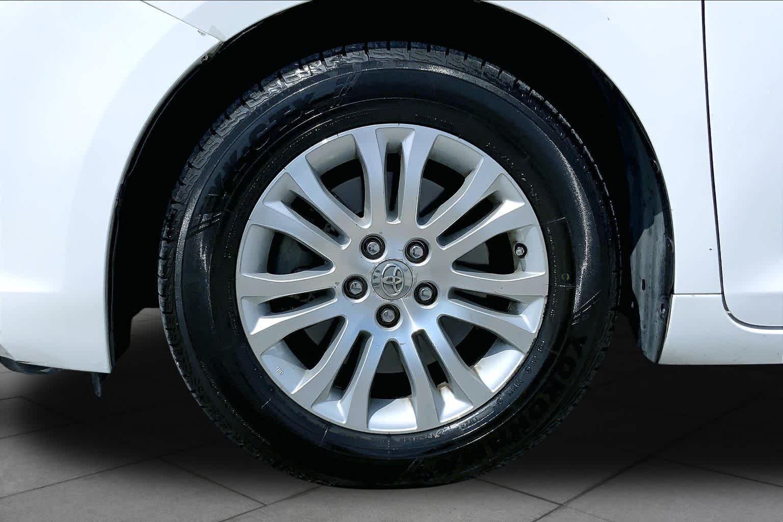2011 Toyota Sienna photo 10 of 34