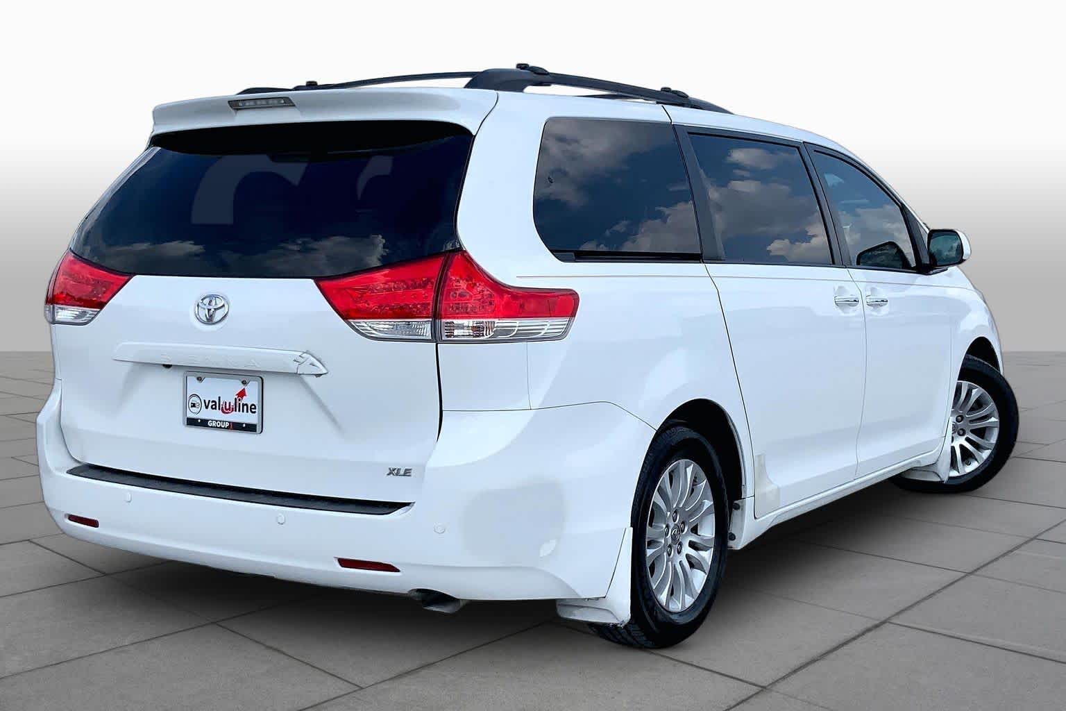 2011 Toyota Sienna photo 12 of 34