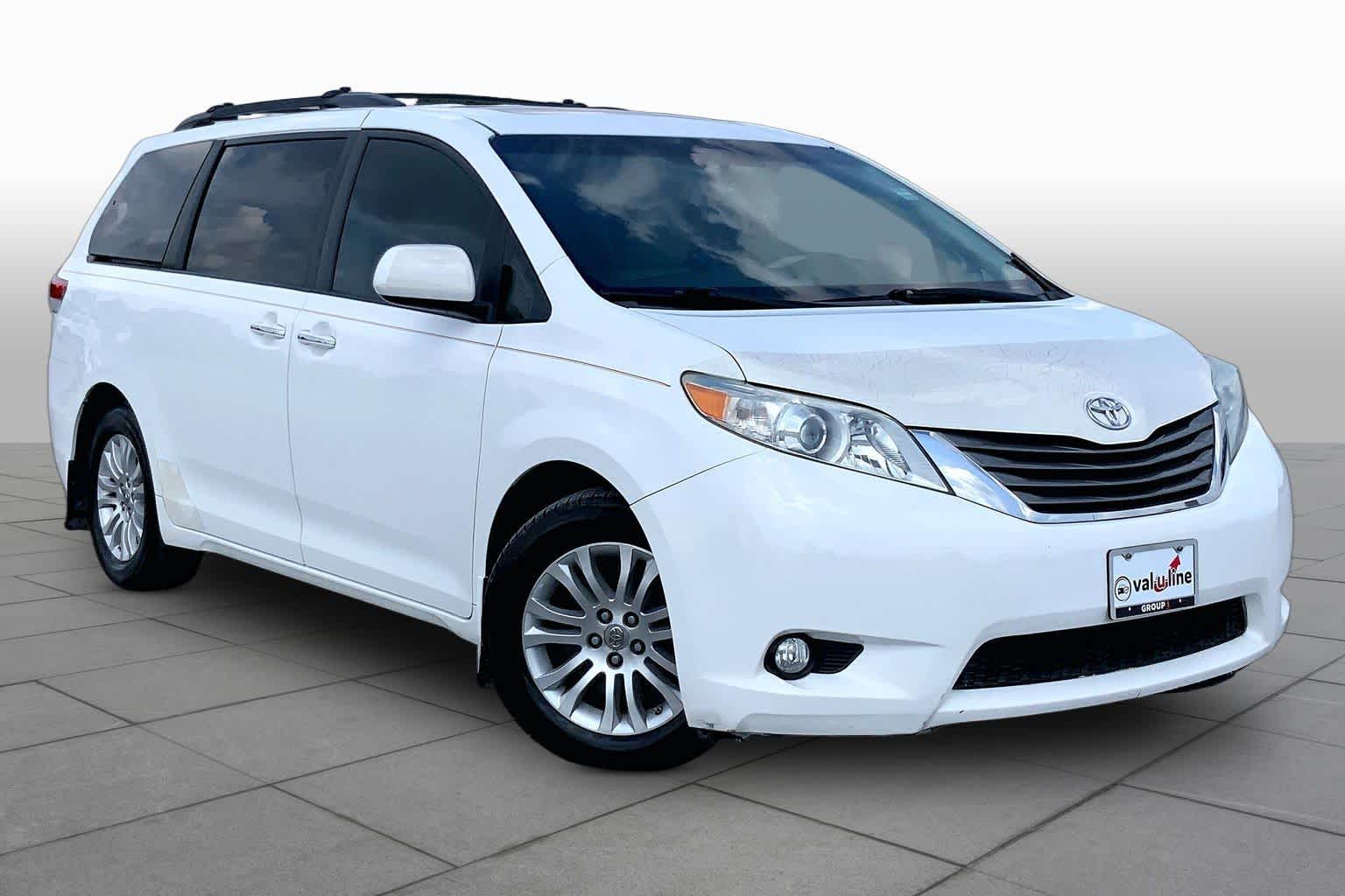 2011 Toyota Sienna photo 2 of 34