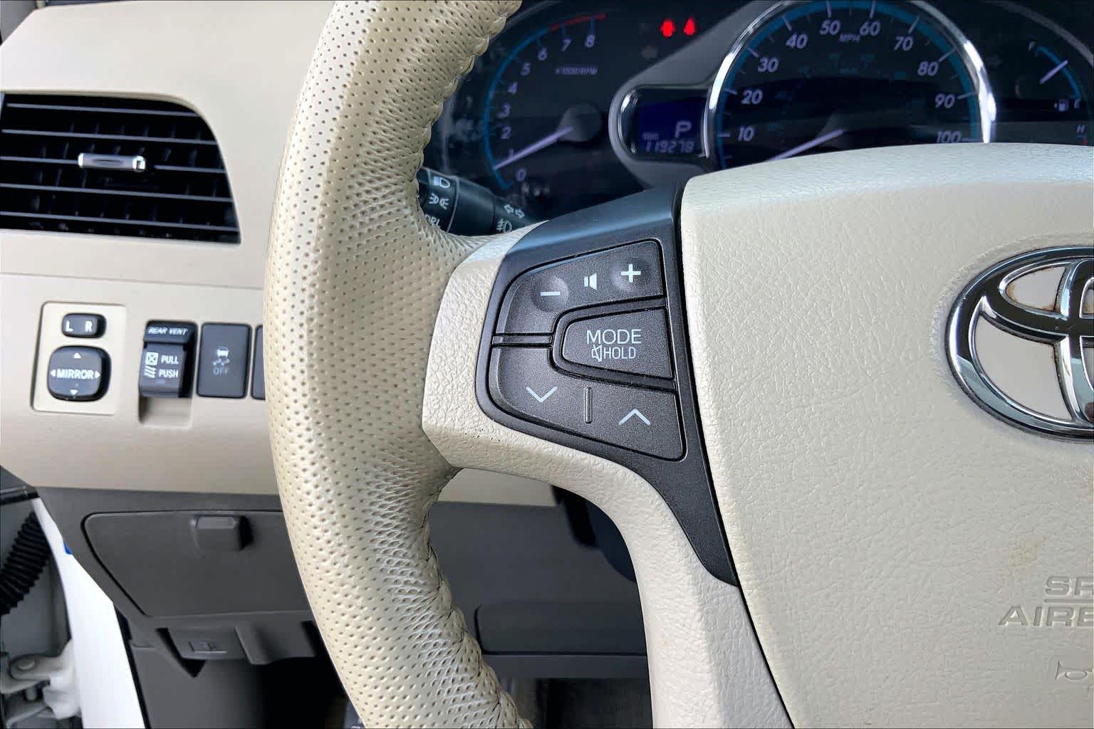 2011 Toyota Sienna photo 22 of 34