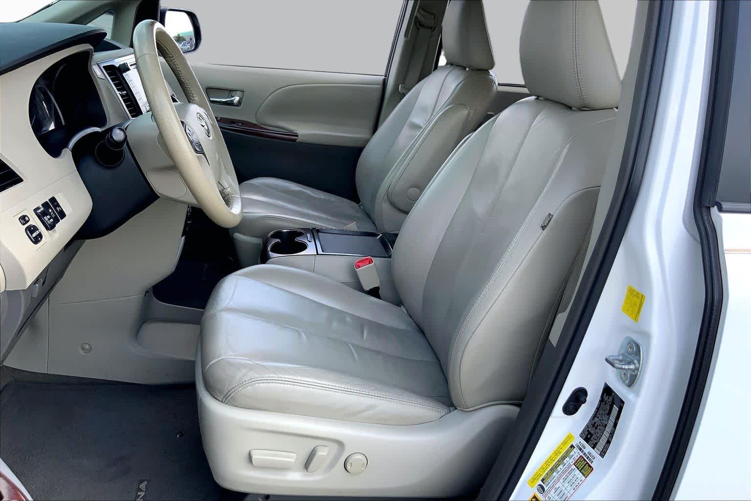 2011 Toyota Sienna photo 7 of 34