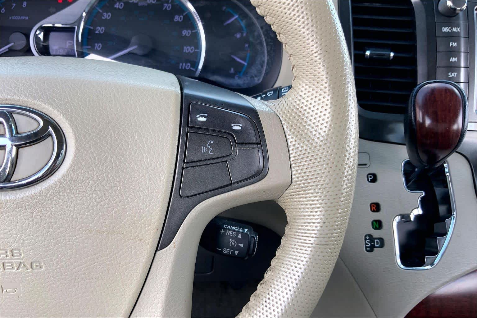 2011 Toyota Sienna photo 23 of 34