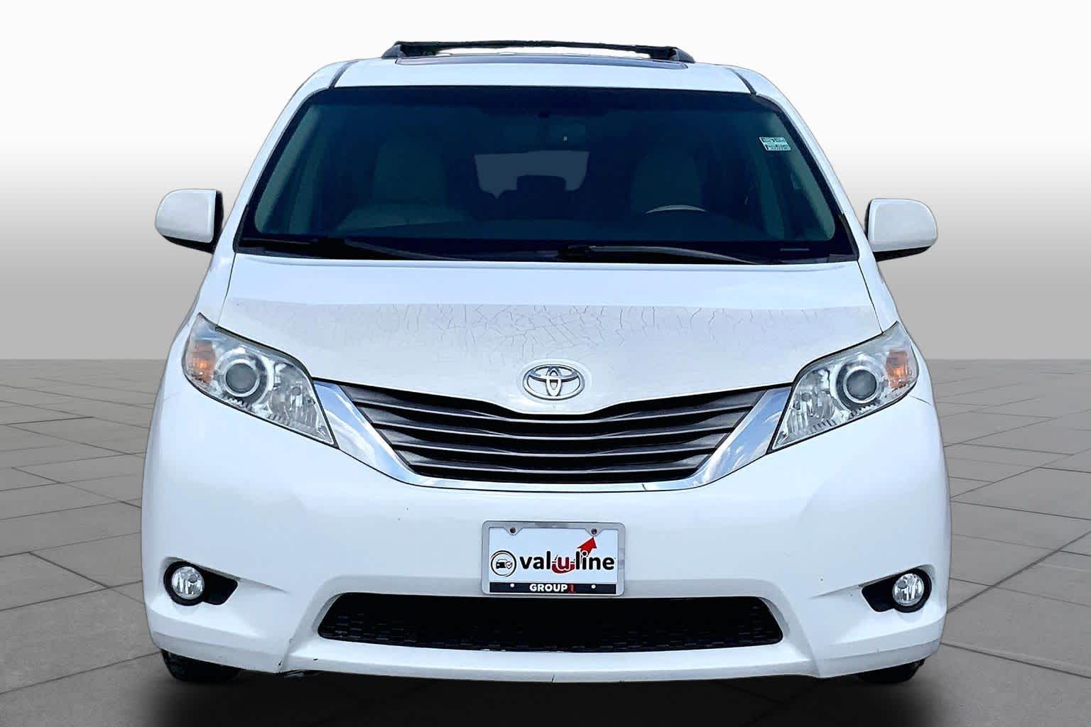 2011 Toyota Sienna photo 3 of 34
