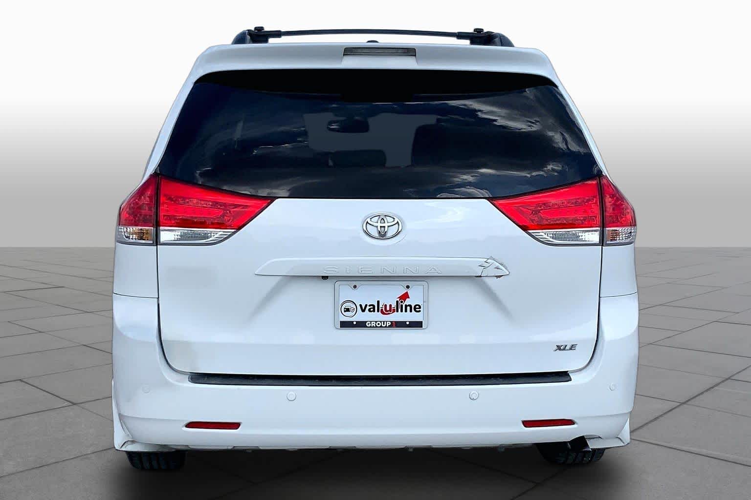 2011 Toyota Sienna photo 4 of 34