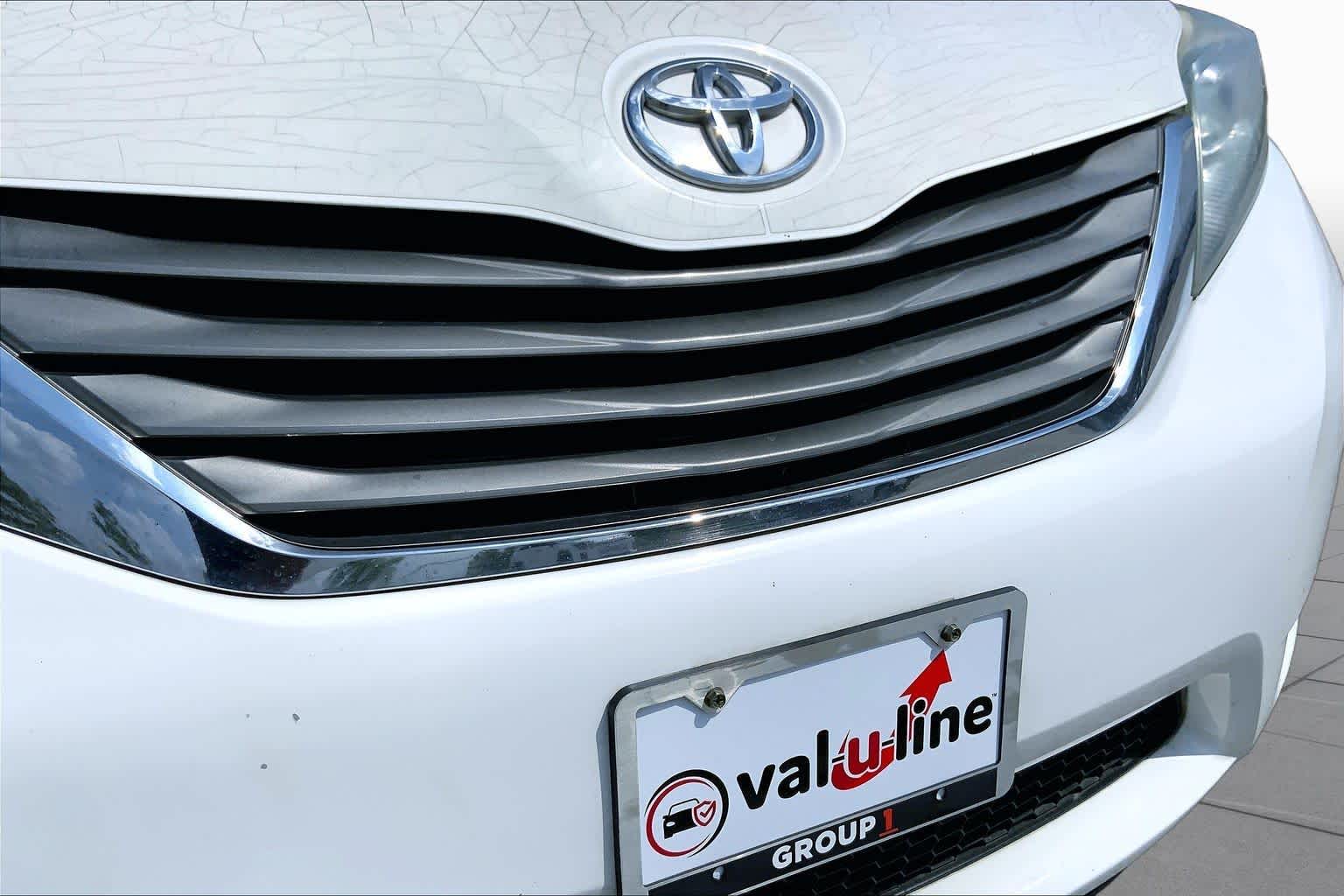 2011 Toyota Sienna photo 28 of 34