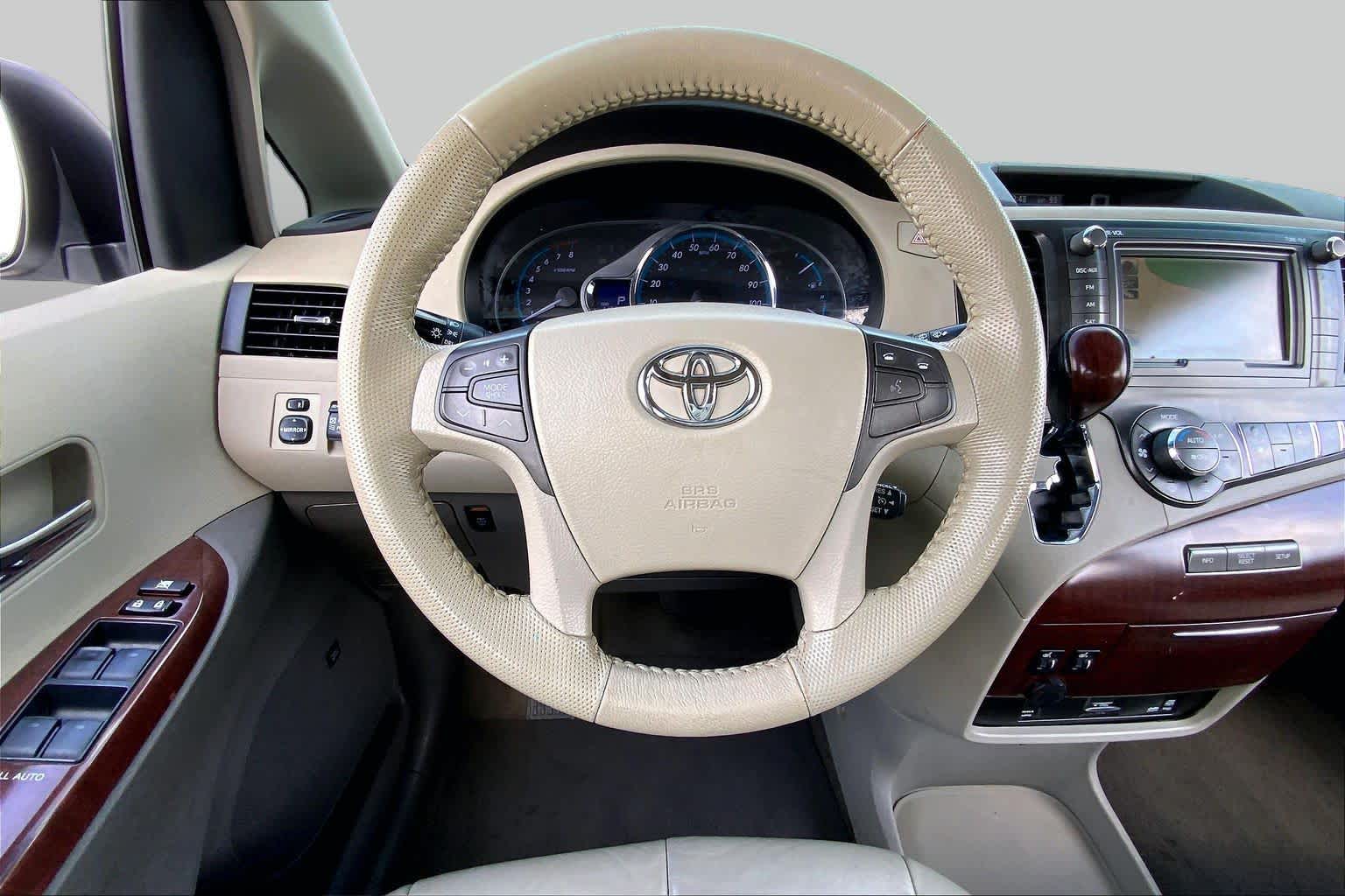 2011 Toyota Sienna photo 5 of 34