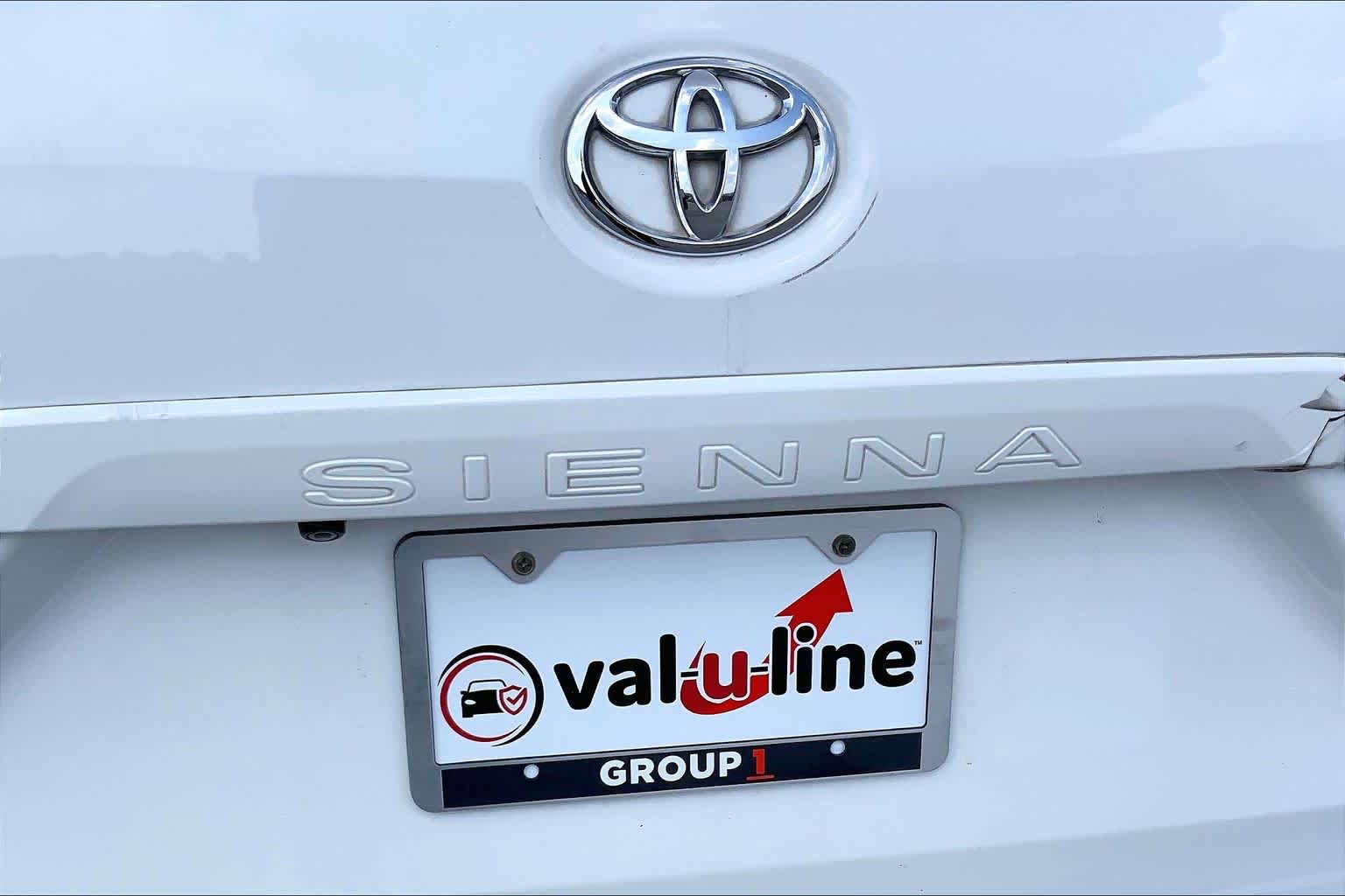 2011 Toyota Sienna photo 9 of 34