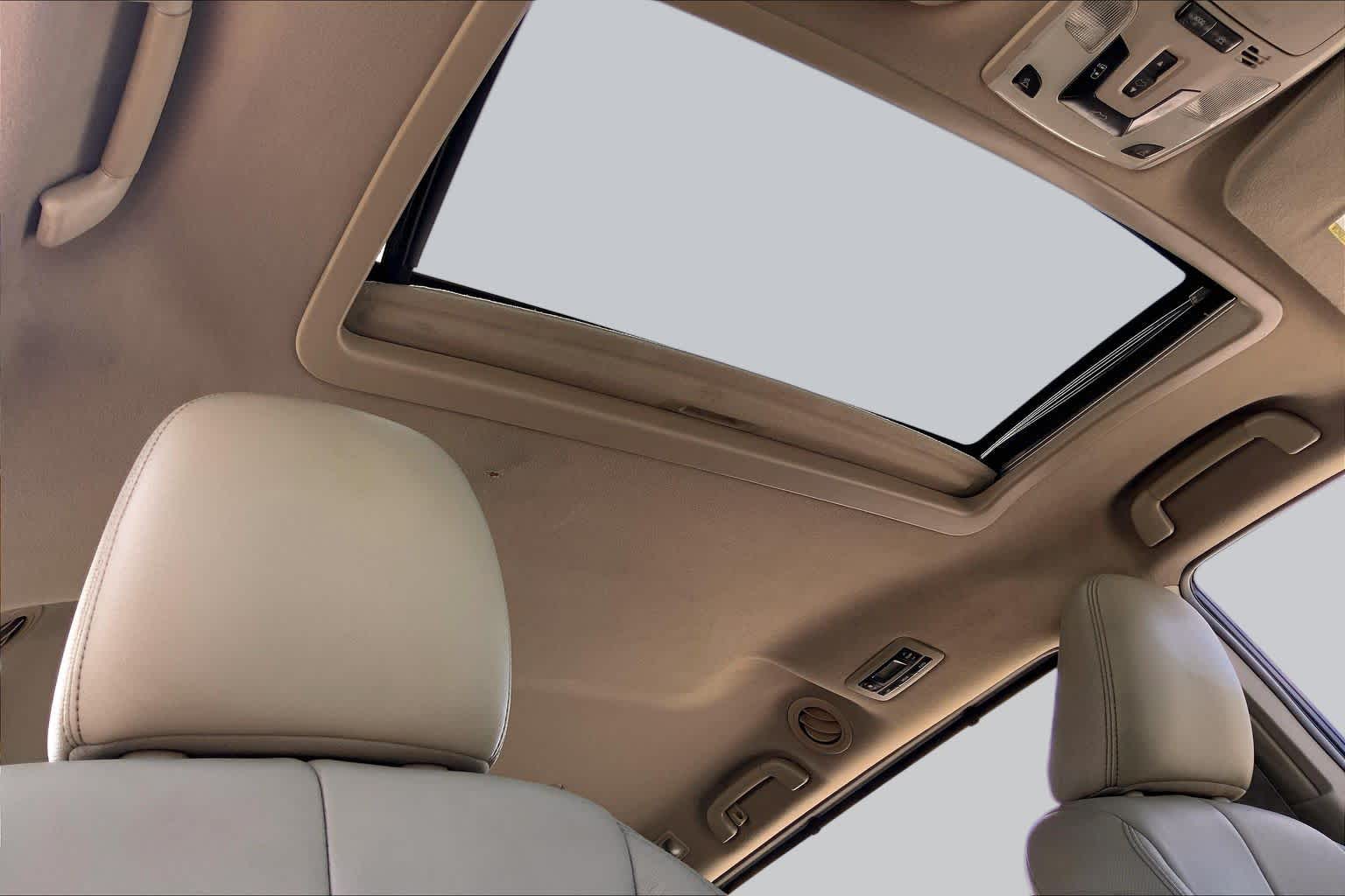 2013 Toyota Sienna XLE Super White at Auto Boutique Texas