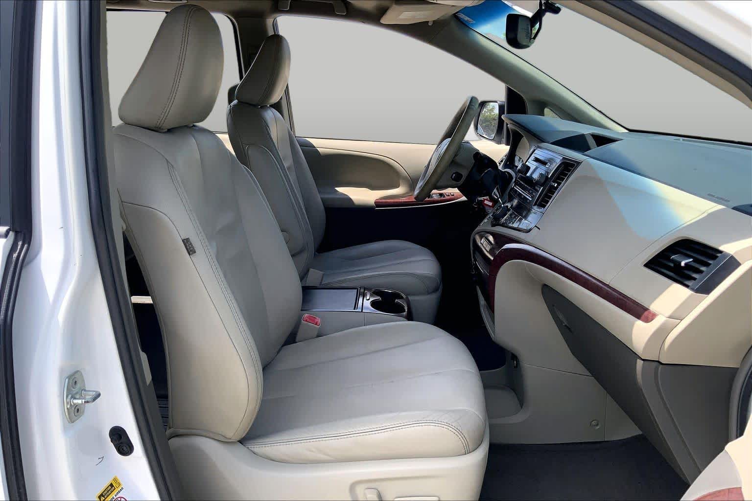 2013 Toyota Sienna XLE Super White at Auto Boutique Texas
