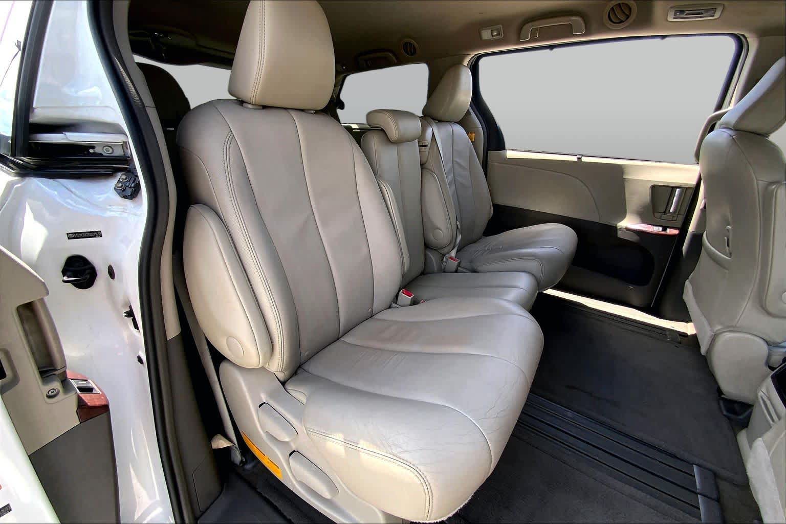 2013 Toyota Sienna XLE Super White at Auto Boutique Texas