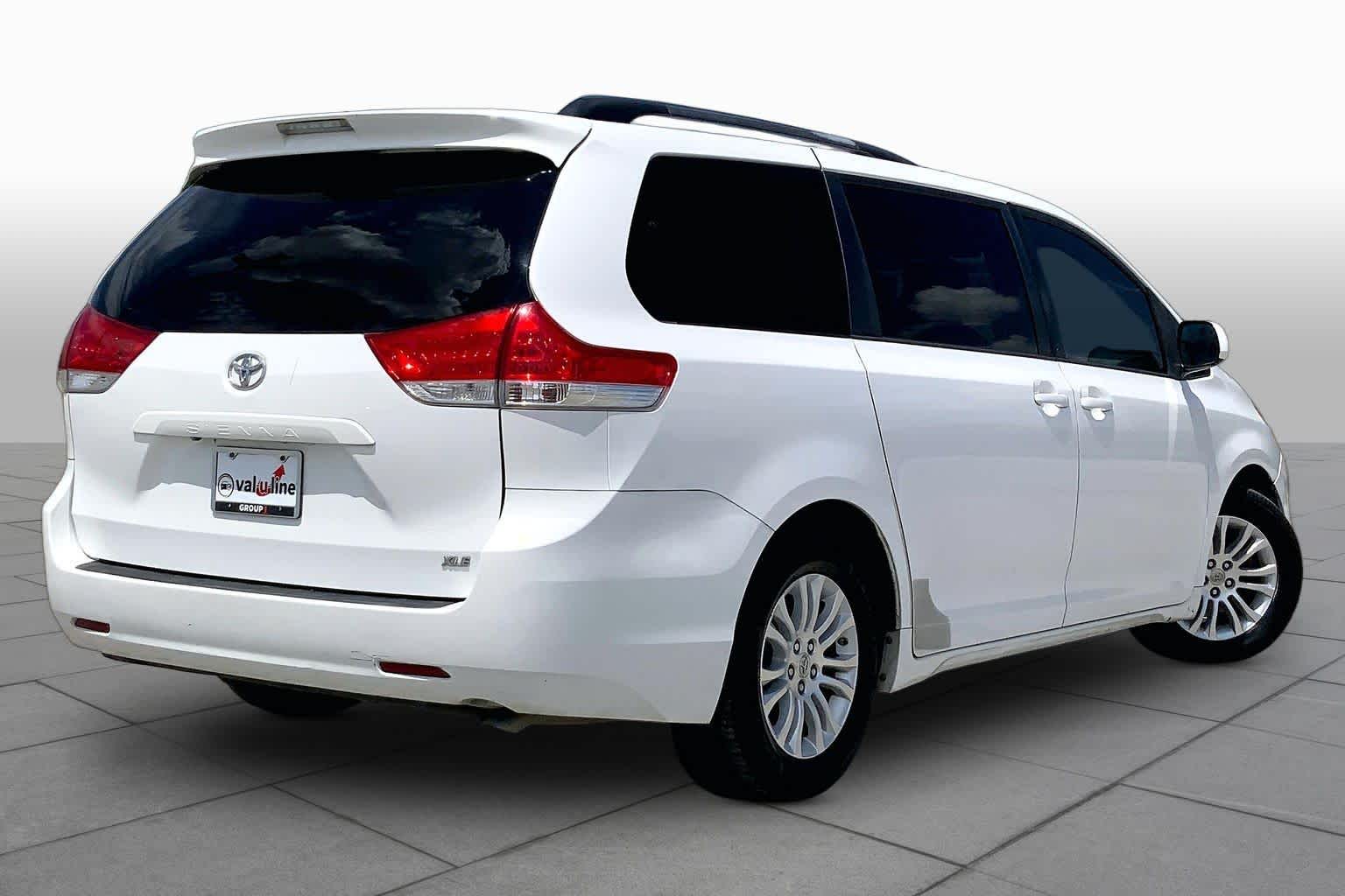 2013 Toyota Sienna XLE Super White at Auto Boutique Texas