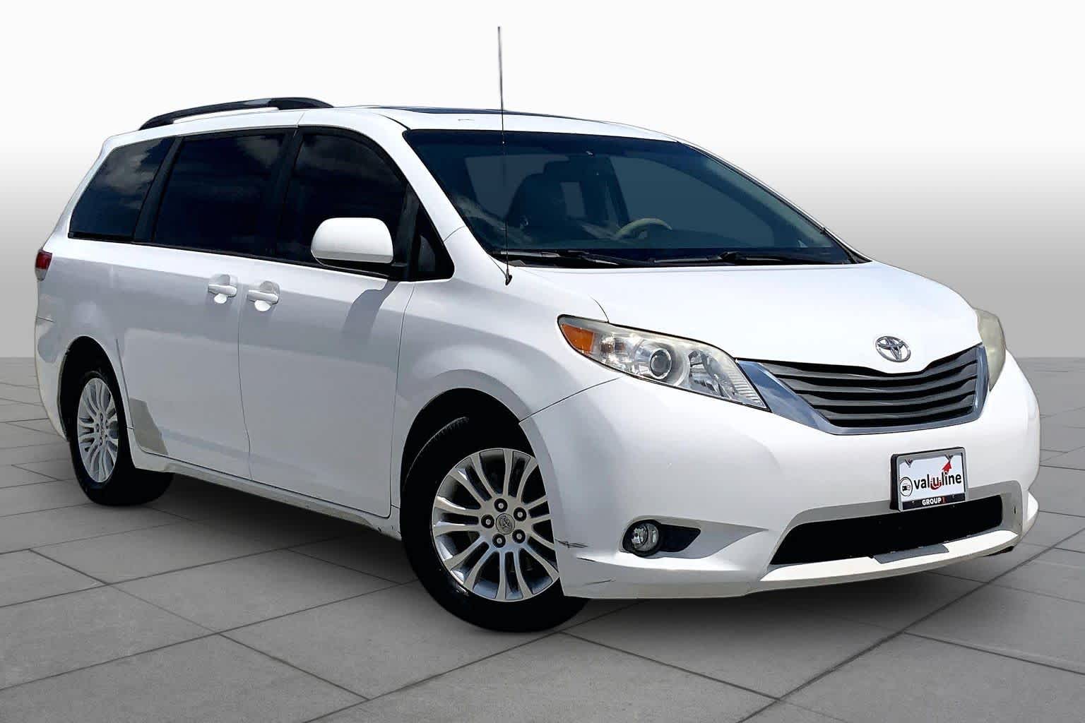 2013 Toyota Sienna XLE Super White at Auto Boutique Texas