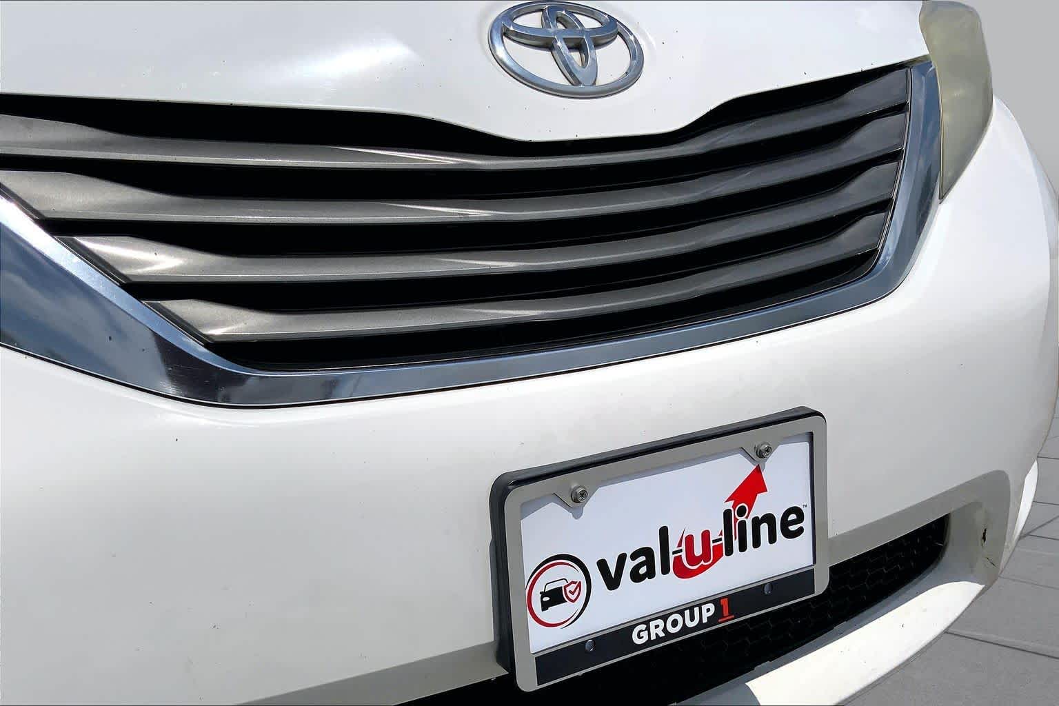 2013 Toyota Sienna XLE Super White at Auto Boutique Texas
