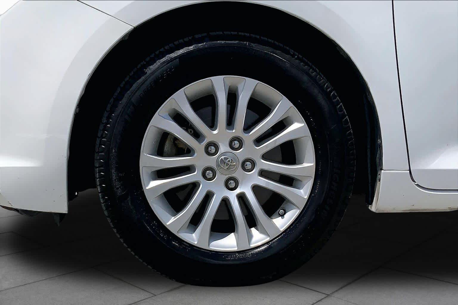 2013 Toyota Sienna XLE Super White at Auto Boutique Texas