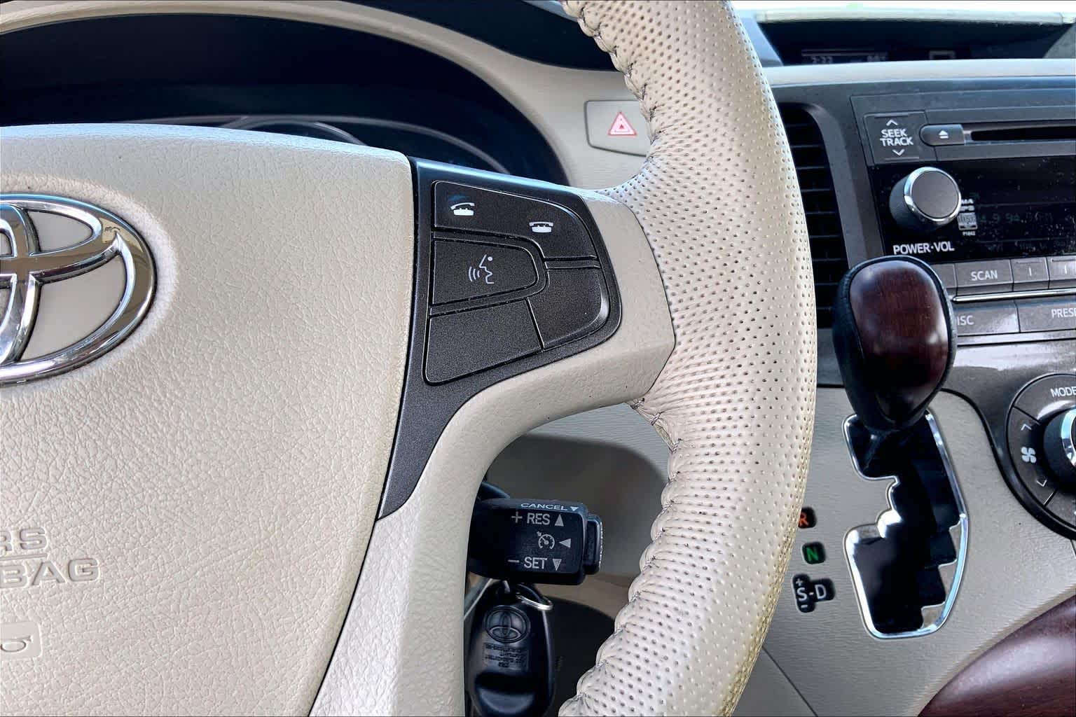 2013 Toyota Sienna XLE Super White at Auto Boutique Texas