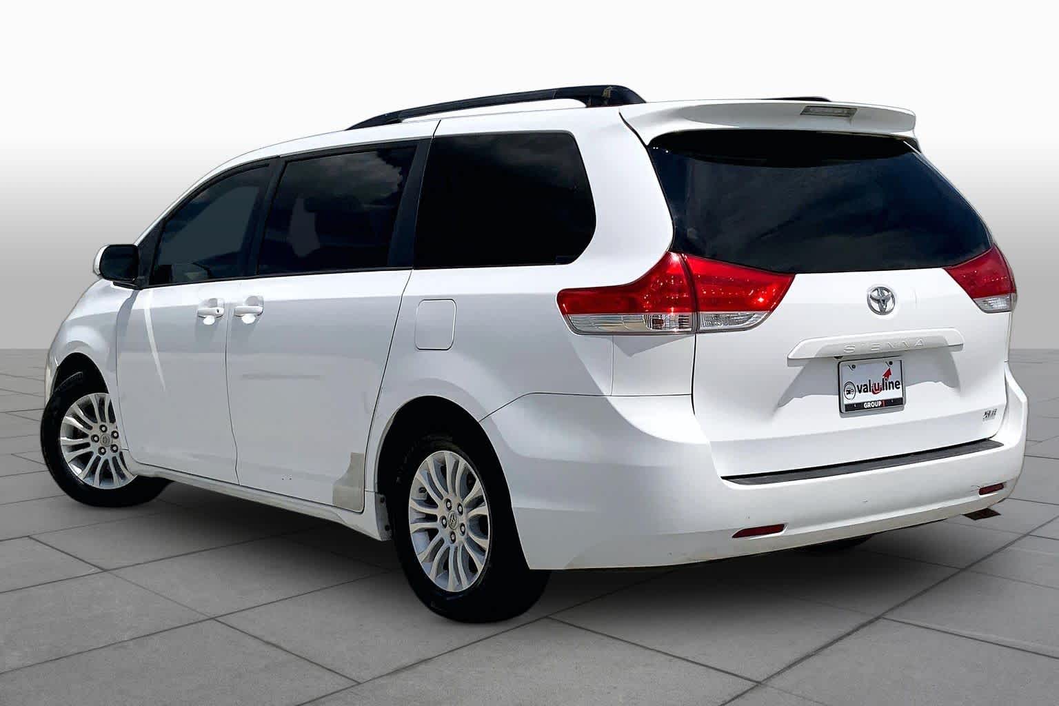 2013 Toyota Sienna XLE Super White at Auto Boutique Texas