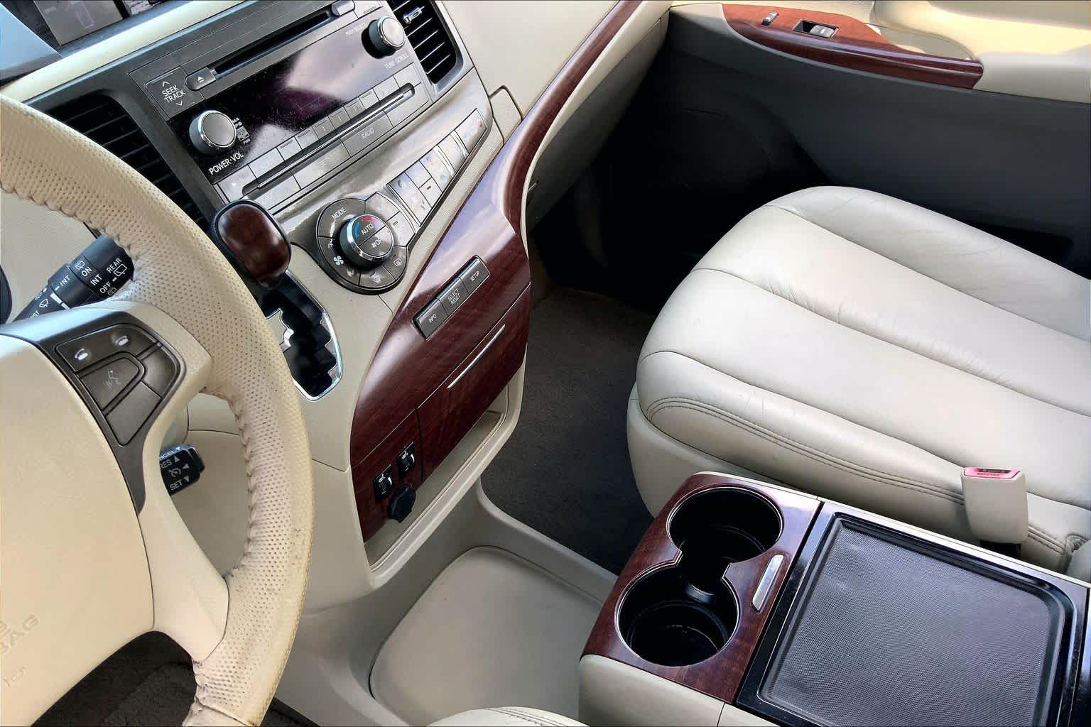 2013 Toyota Sienna XLE Super White at Auto Boutique Texas