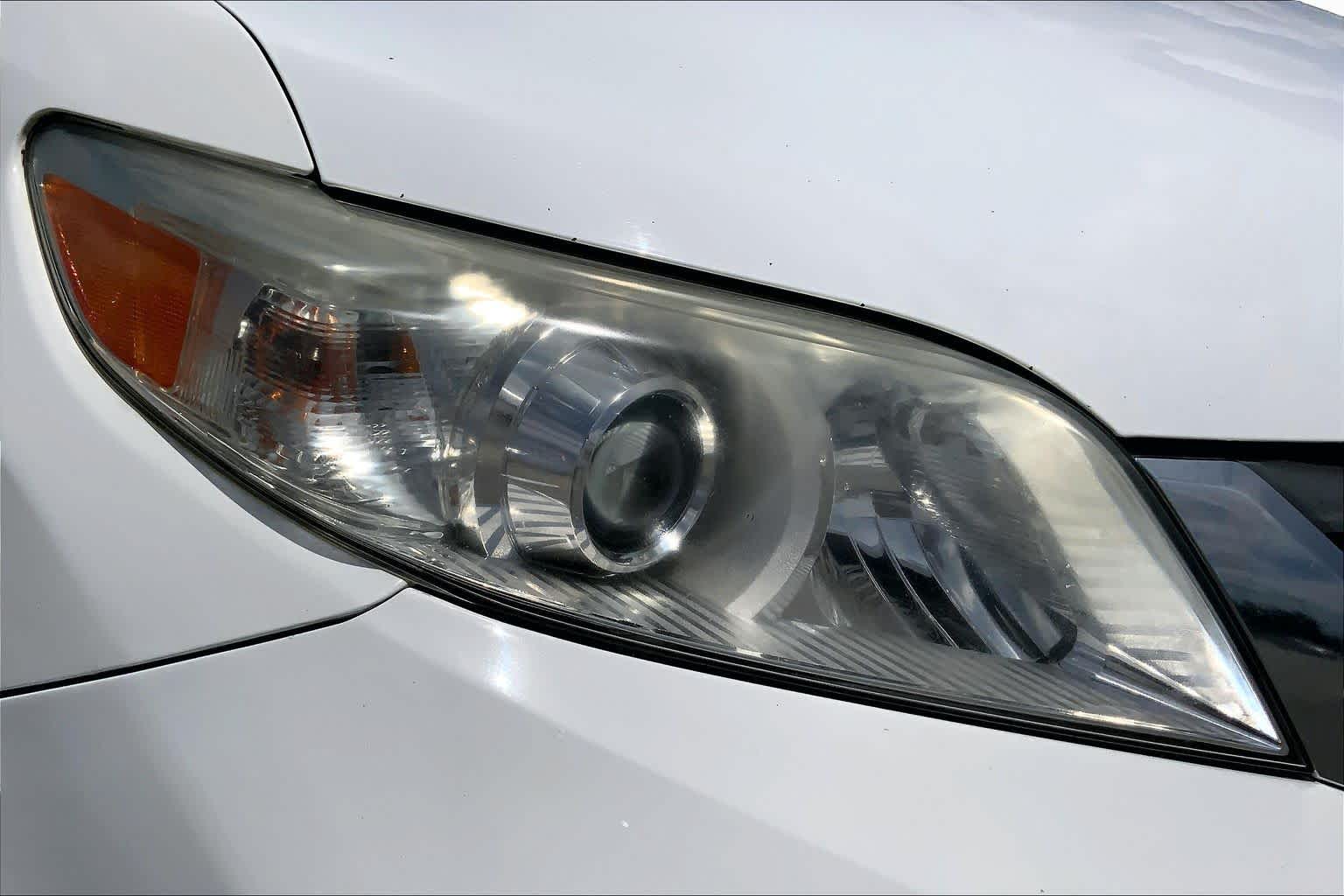 2013 Toyota Sienna XLE Super White at Auto Boutique Texas