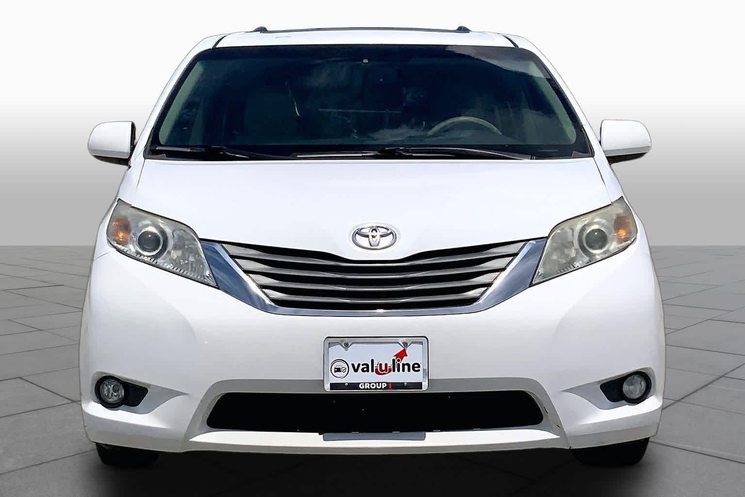 2013 Toyota Sienna XLE Super White at Auto Boutique Texas