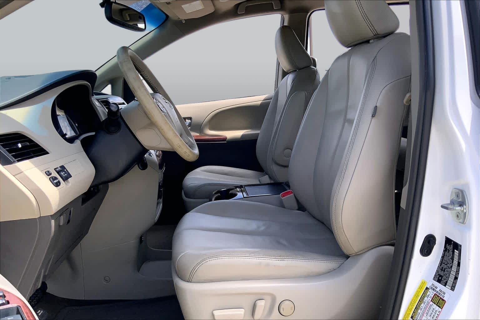 2013 Toyota Sienna XLE Super White at Auto Boutique Texas