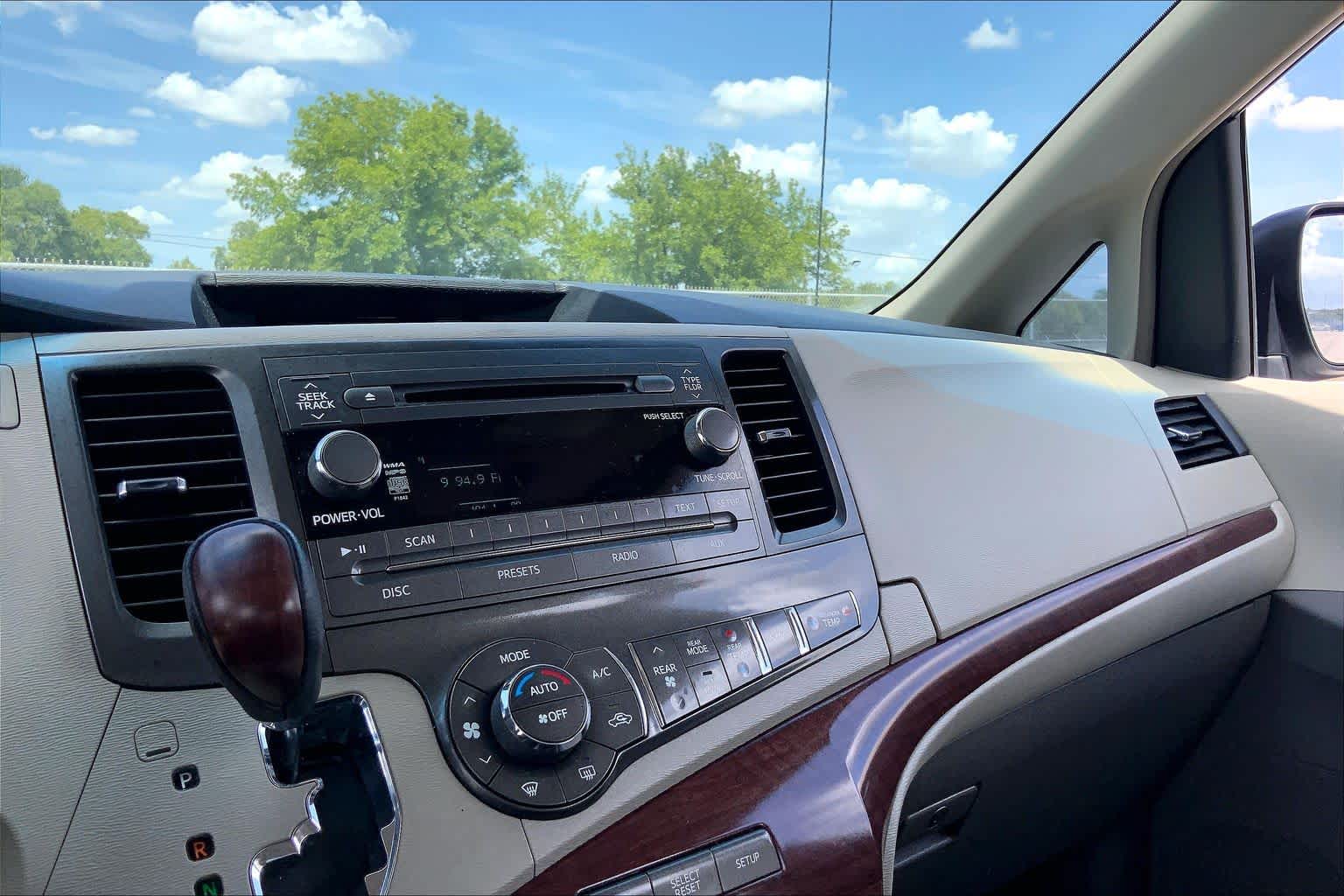 2013 Toyota Sienna XLE Super White at Auto Boutique Texas