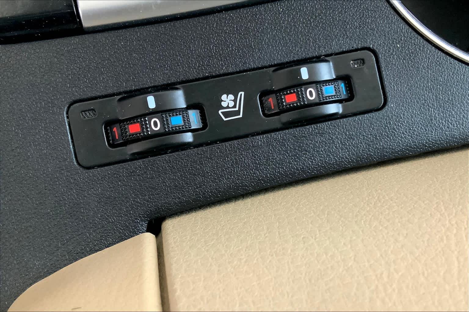 2016 Toyota Highlander Limited Alumina Jade Metallic at AutoNation Toyota Gulf Fwy