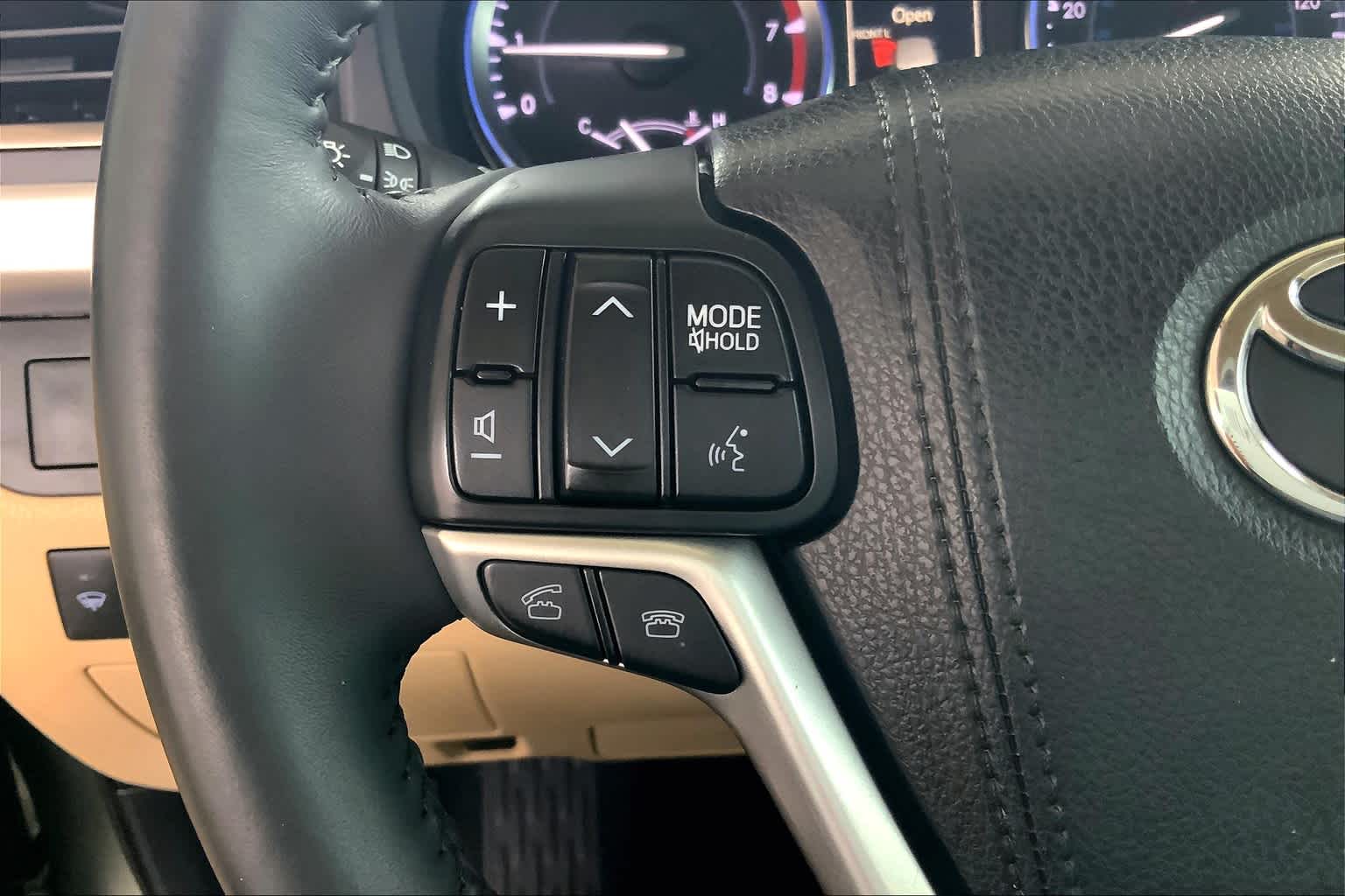 2016 Toyota Highlander Limited Alumina Jade Metallic at AutoNation Toyota Gulf Fwy