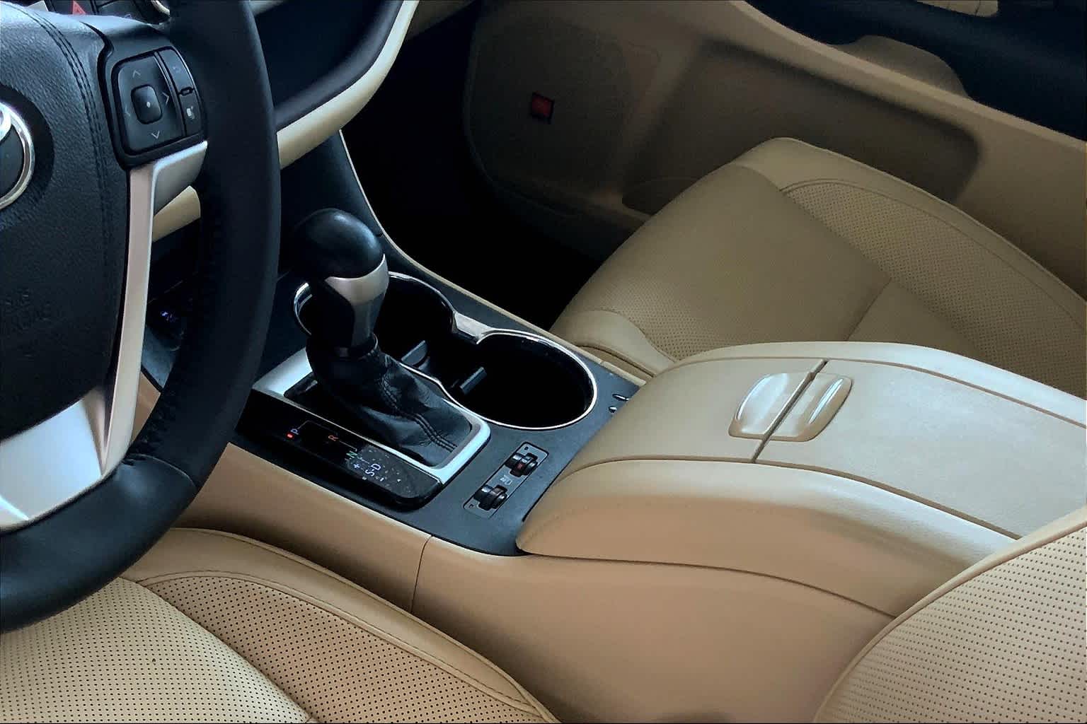 2016 Toyota Highlander Limited Alumina Jade Metallic at AutoNation Toyota Gulf Fwy