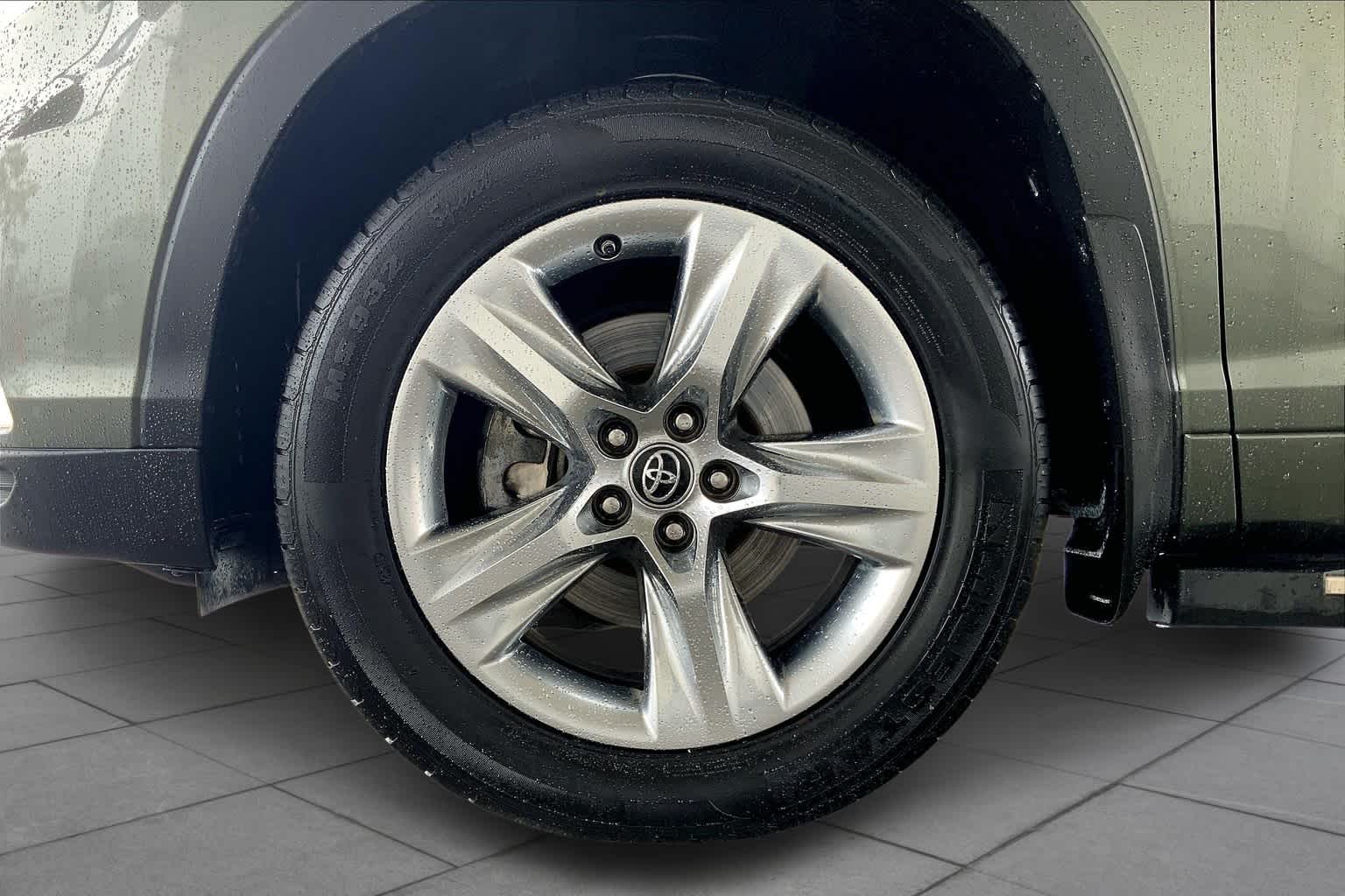 2016 Toyota Highlander Limited Alumina Jade Metallic at AutoNation Toyota Gulf Fwy