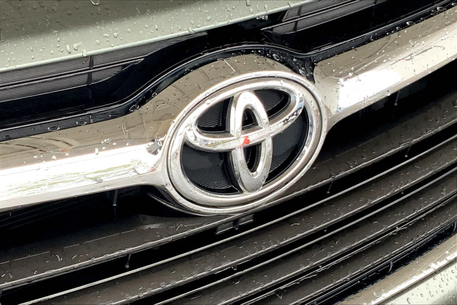 2016 Toyota Highlander Limited Alumina Jade Metallic at AutoNation Toyota Gulf Fwy